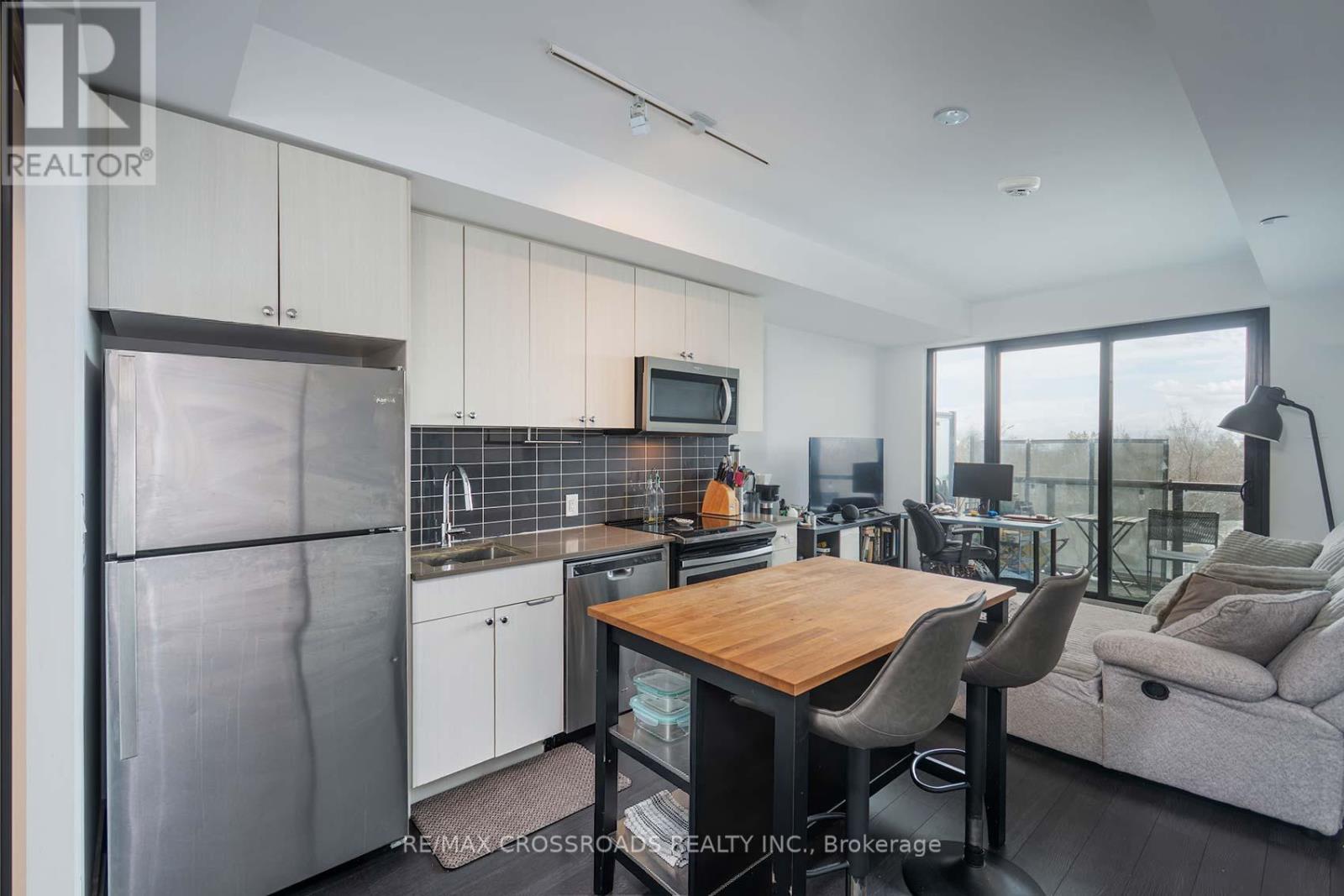 628 - 2799 Kingston Road Property Photo 16