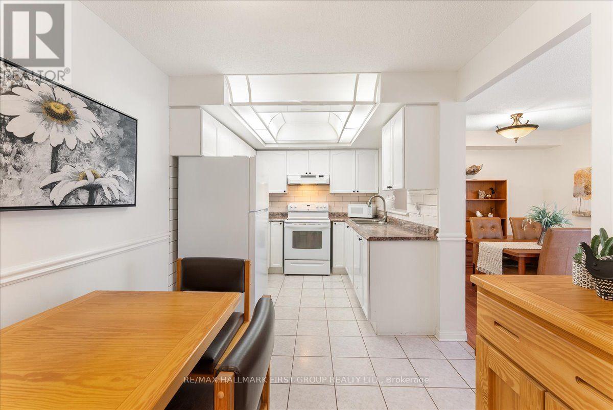 607 - 1400 The Esplanade N Property Photo 10