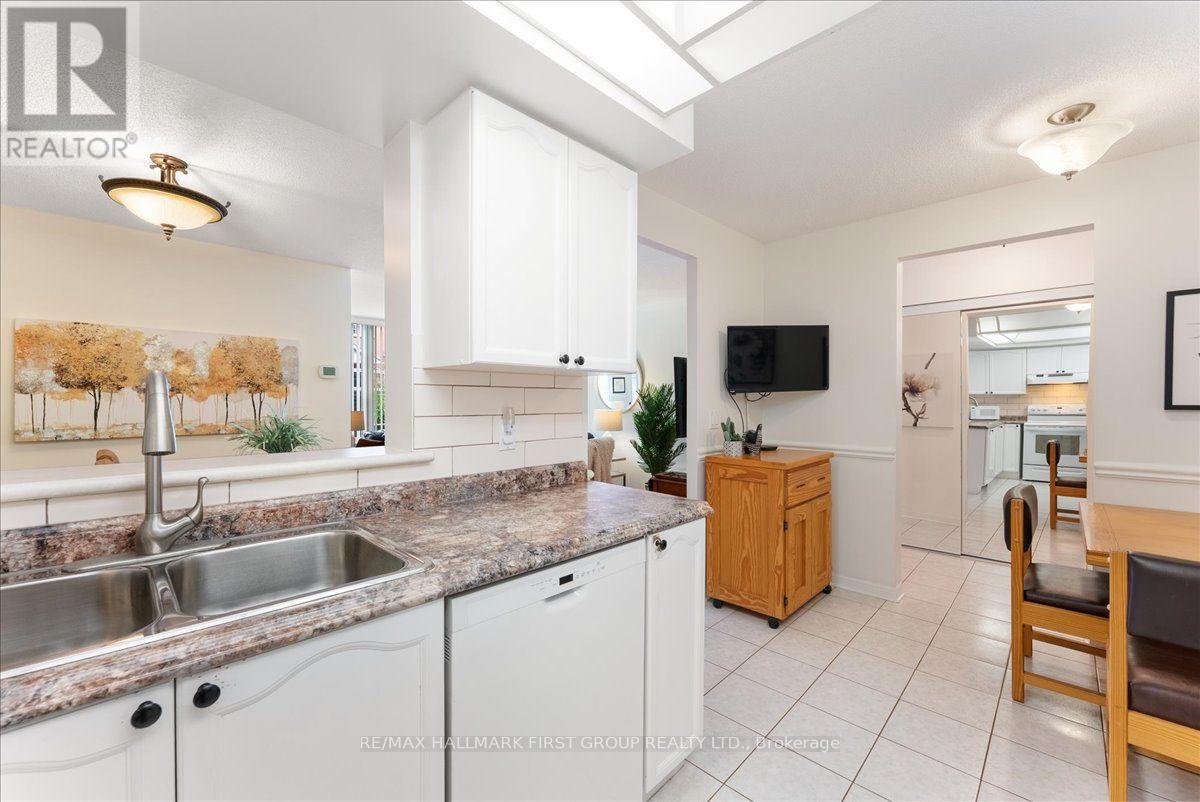 607 - 1400 The Esplanade N Property Photo 12