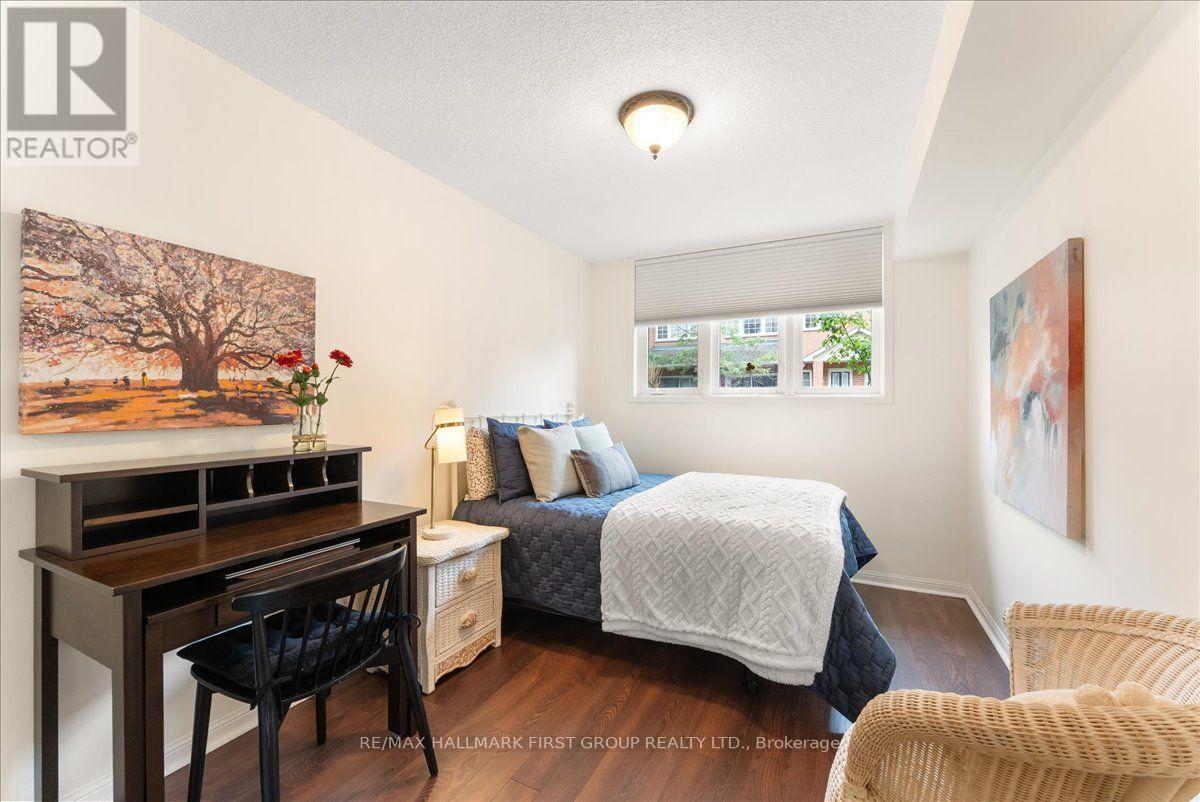 607 - 1400 The Esplanade N Property Photo 18