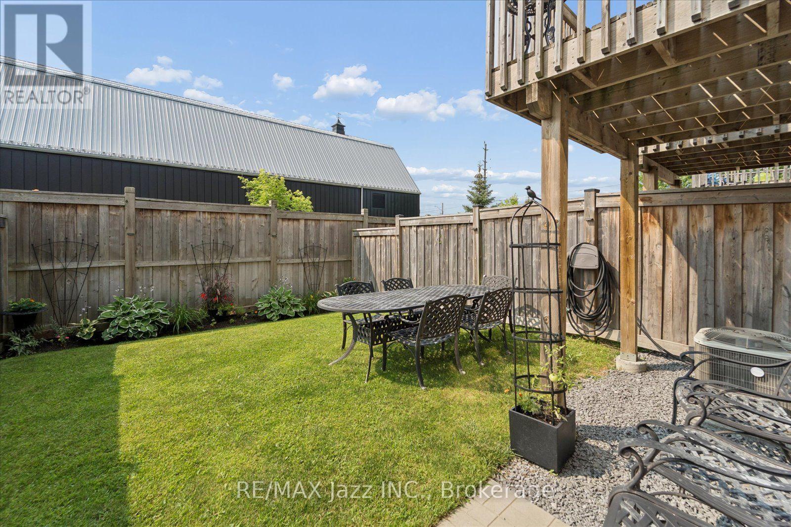 61 Great Gabe Crescent Property Photo 28