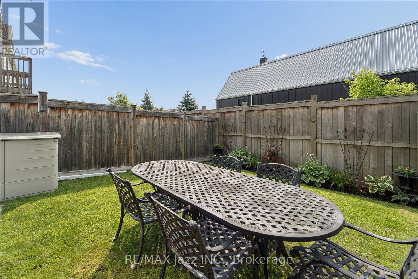 61 Great Gabe Crescent Property Photo 29