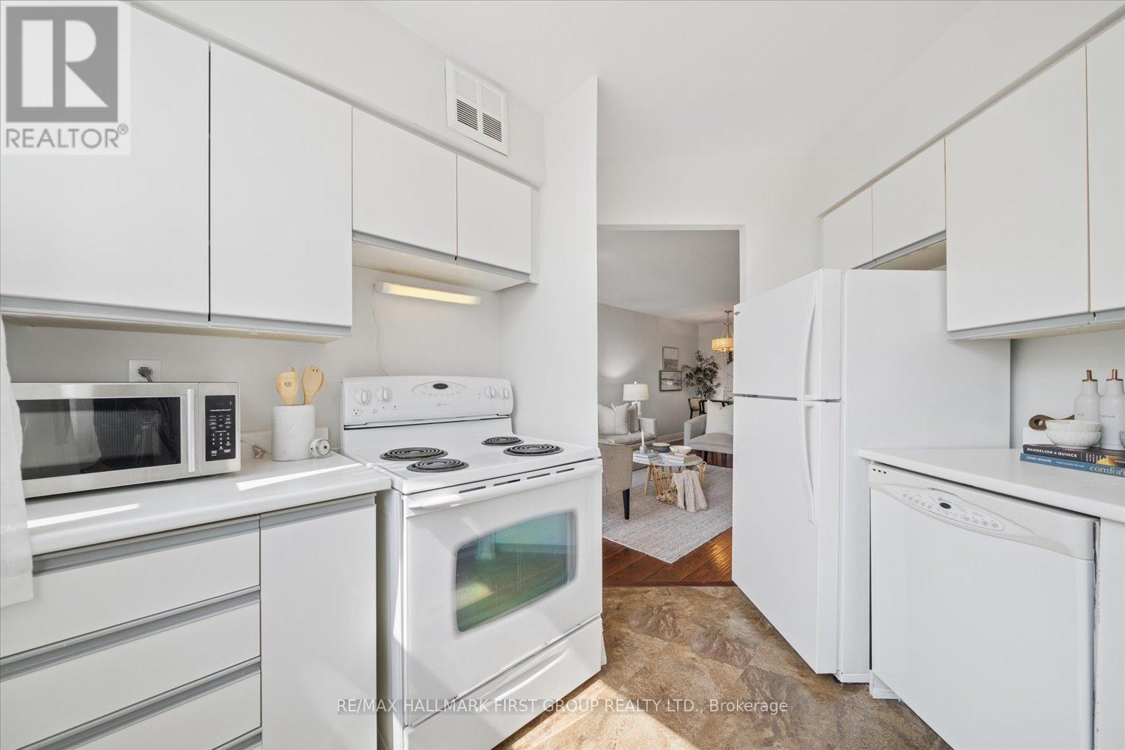 206 - 2 Westney Road N Property Photo 11