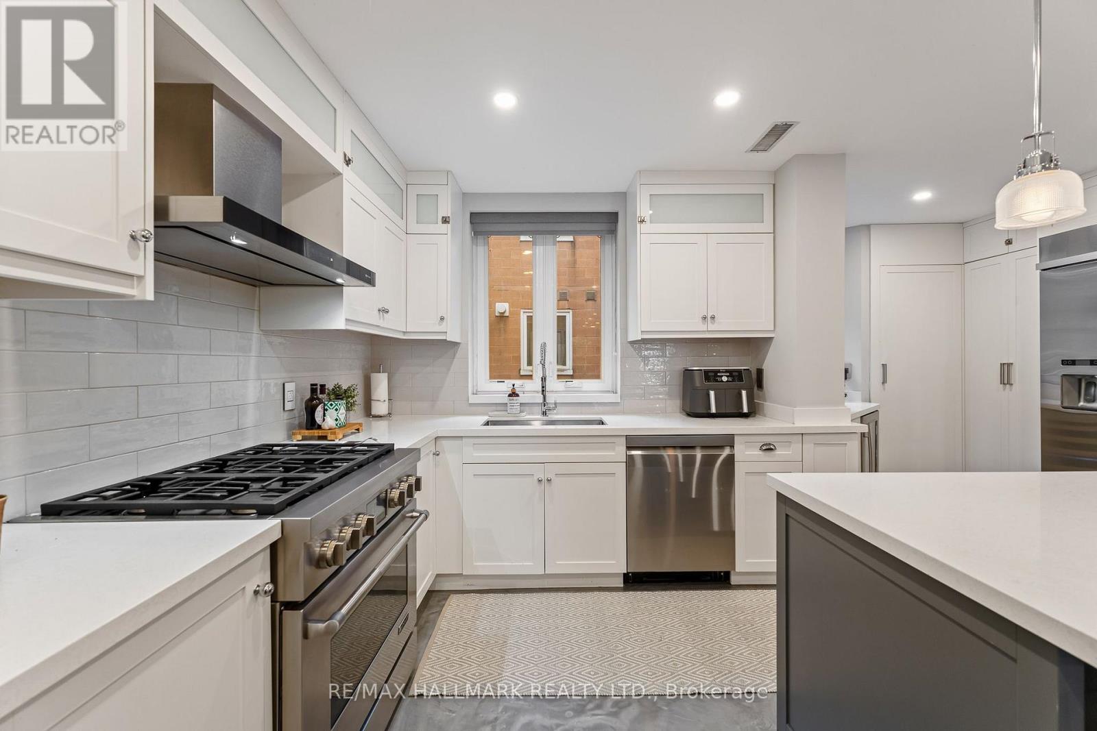 201 - 2365 Queen Street E Property Photo 10