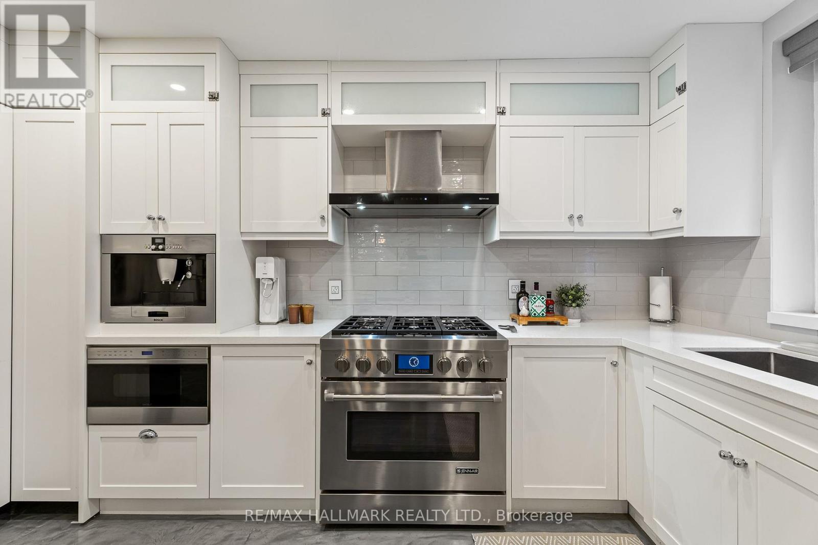 201 - 2365 Queen Street E Property Photo 11
