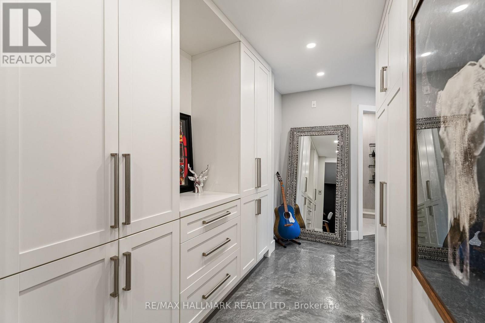 201 - 2365 Queen Street E Property Photo 19