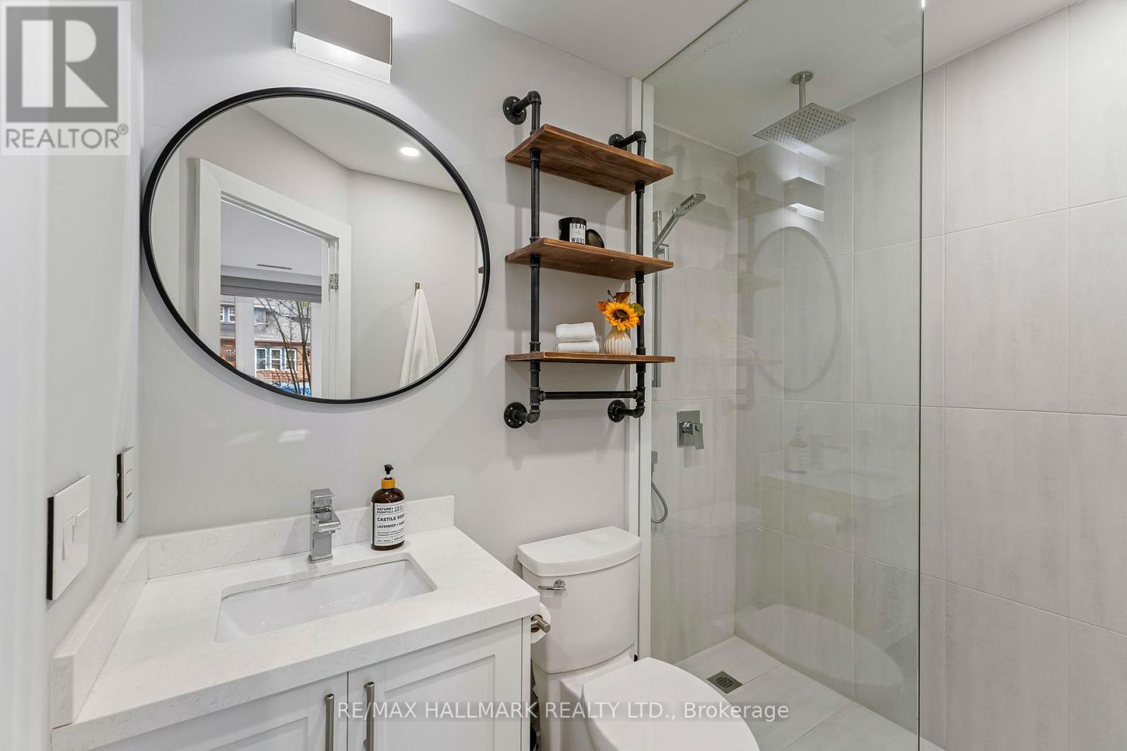 201 - 2365 Queen Street E Property Photo 22