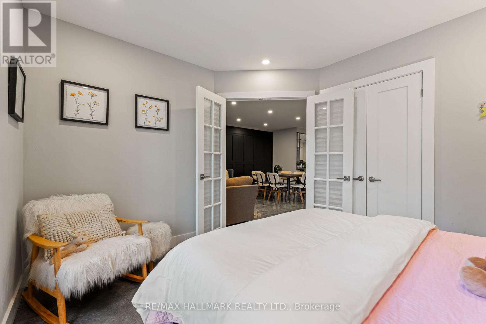201 - 2365 Queen Street E Property Photo 25
