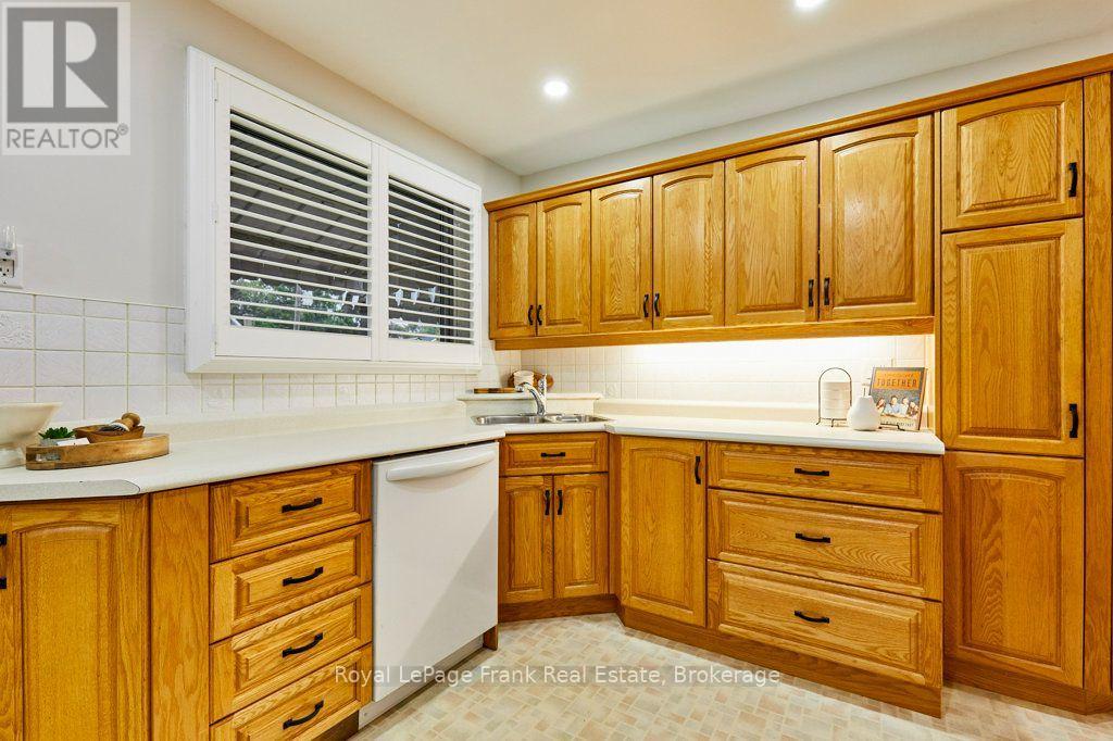 15111 Simcoe Street Property Photo 15