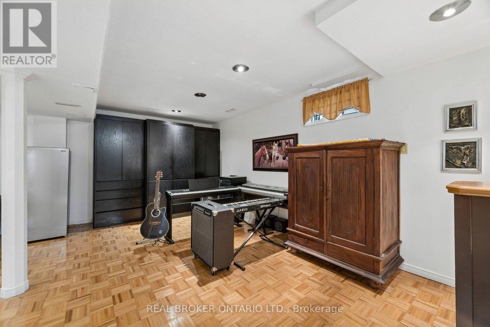 22 Ravenscroft Road Property Photo 37