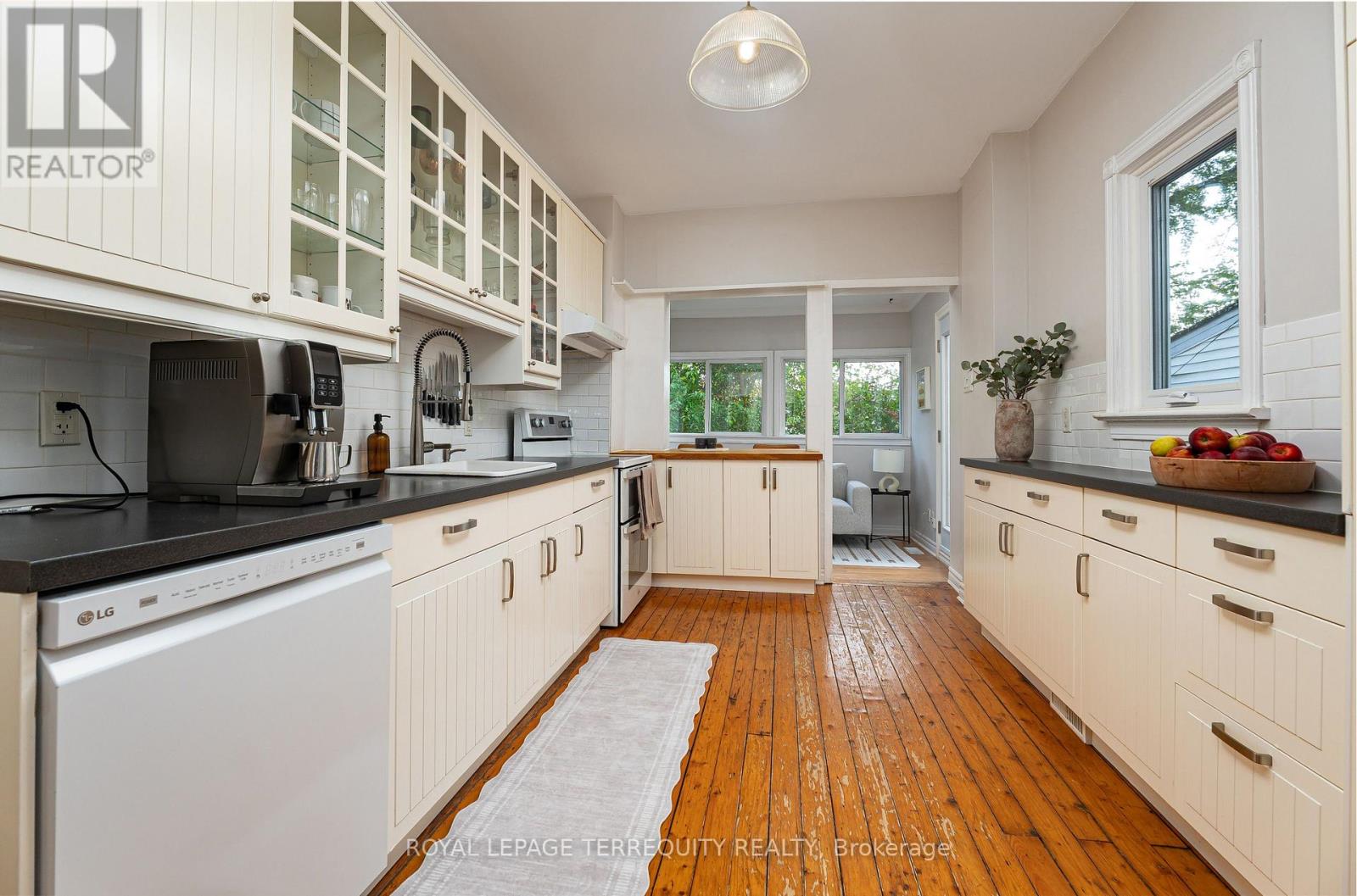 45 Dingwall Avenue Property Photo 12