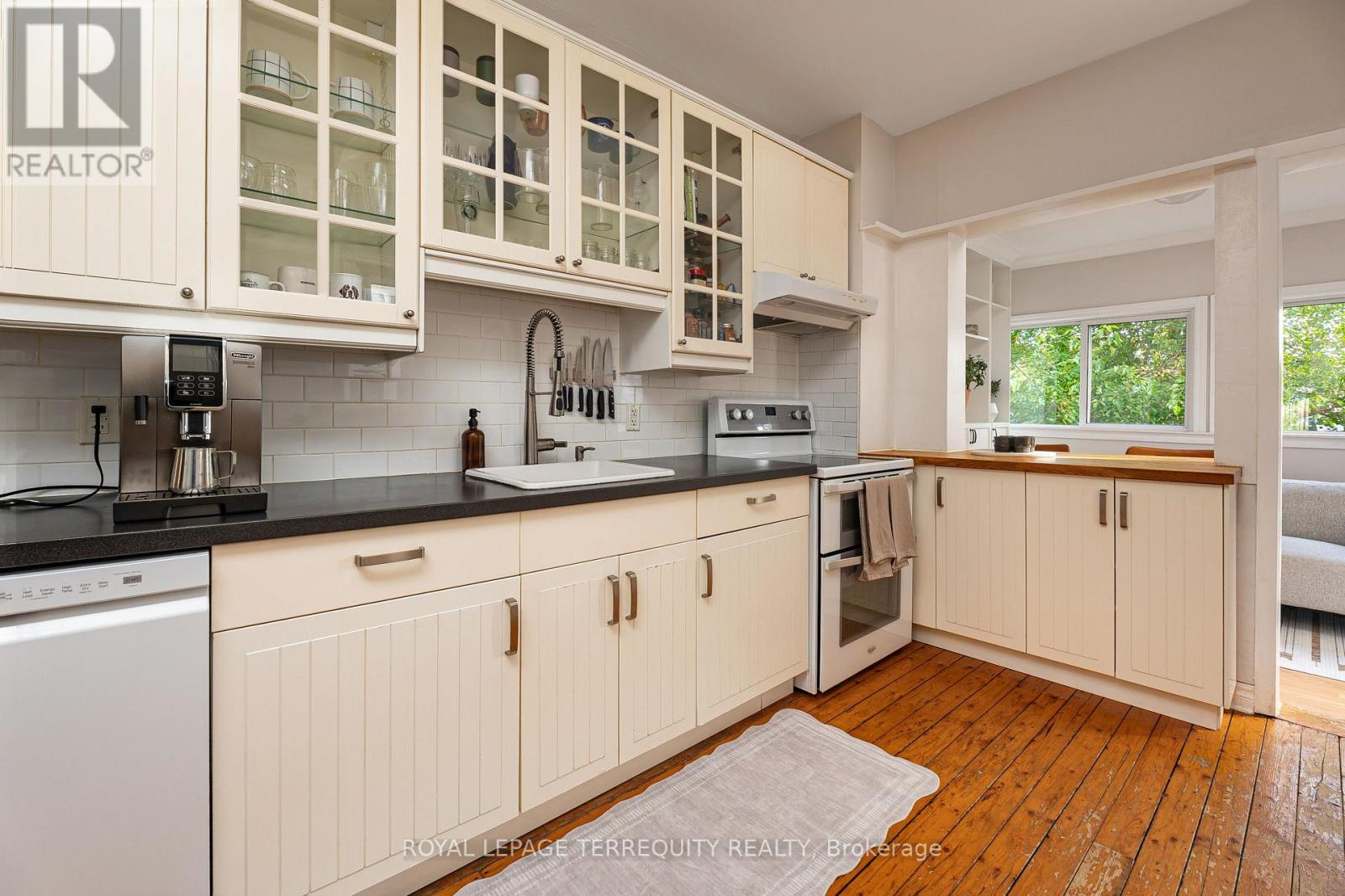 45 Dingwall Avenue Property Photo 13