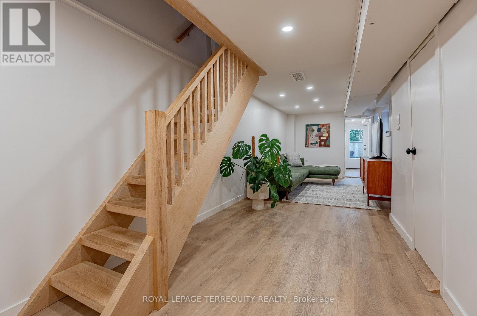 45 Dingwall Avenue Property Photo 22