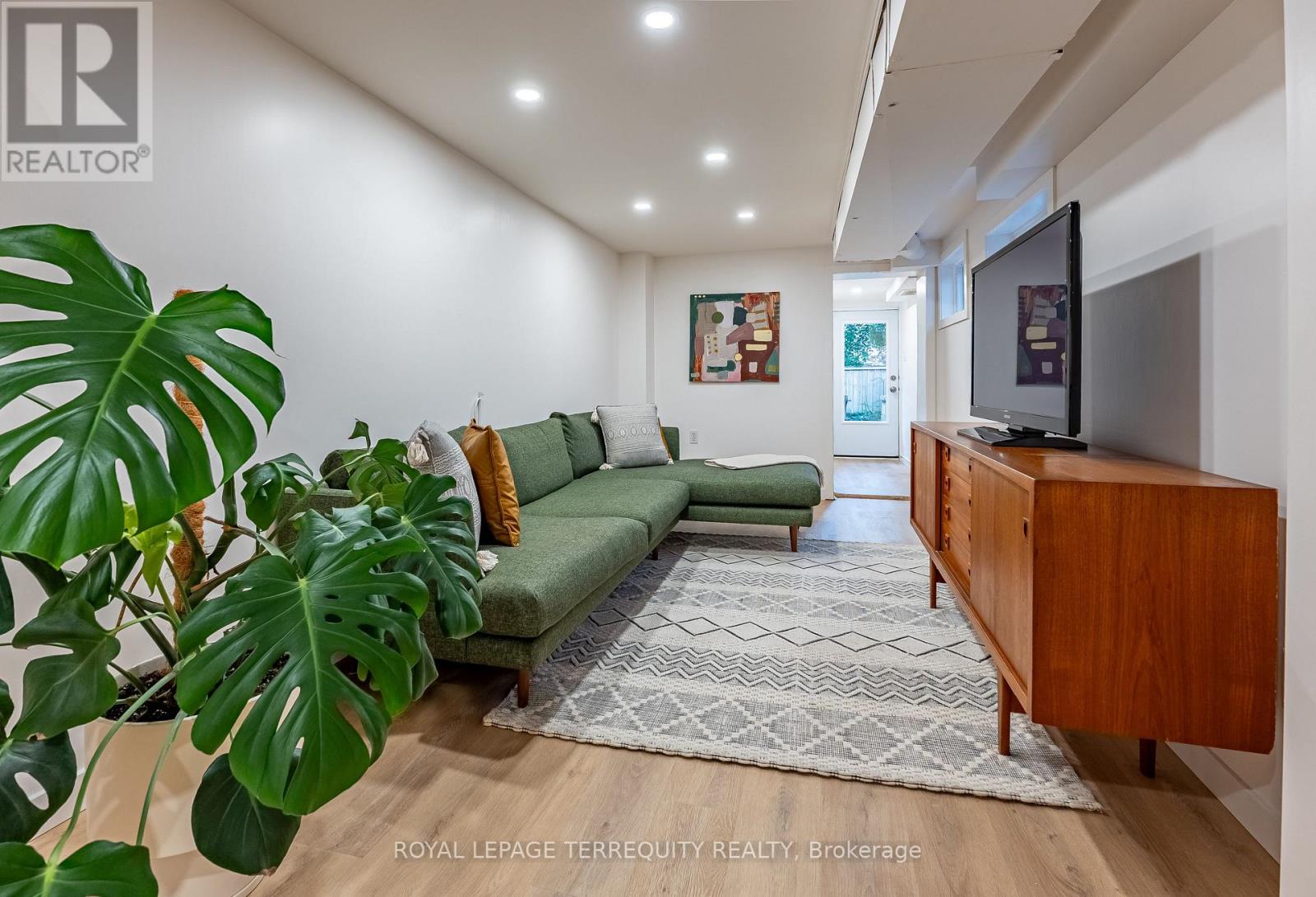 45 Dingwall Avenue Property Photo 23