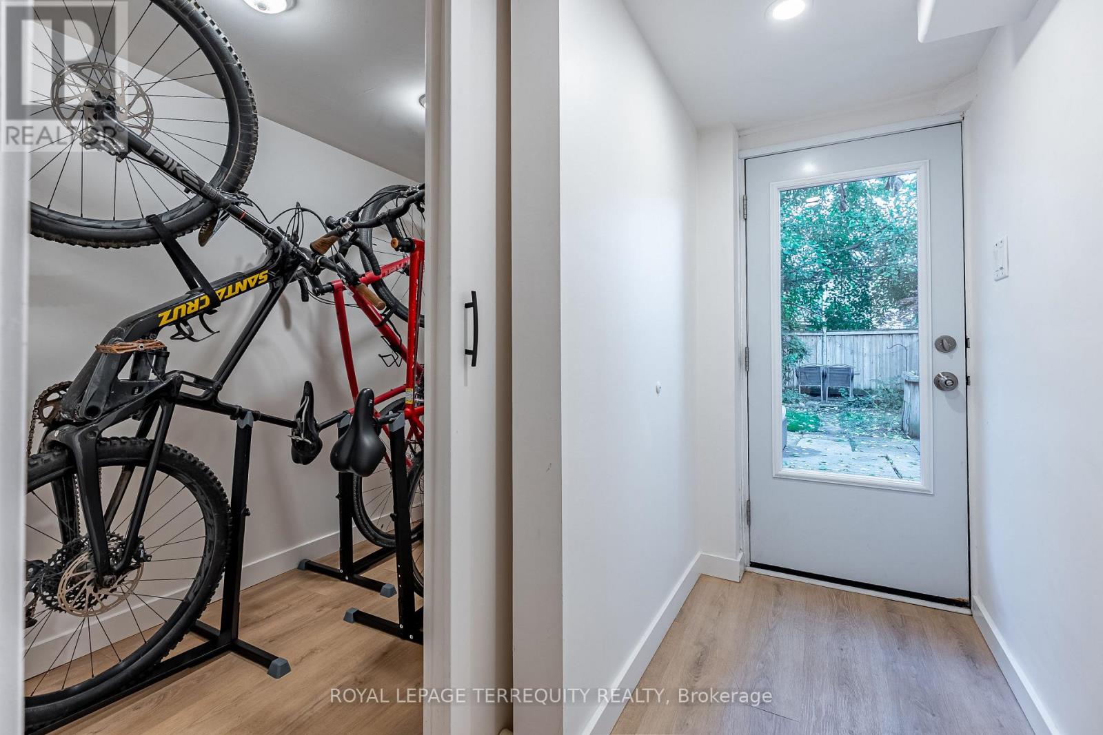 45 Dingwall Avenue Property Photo 24
