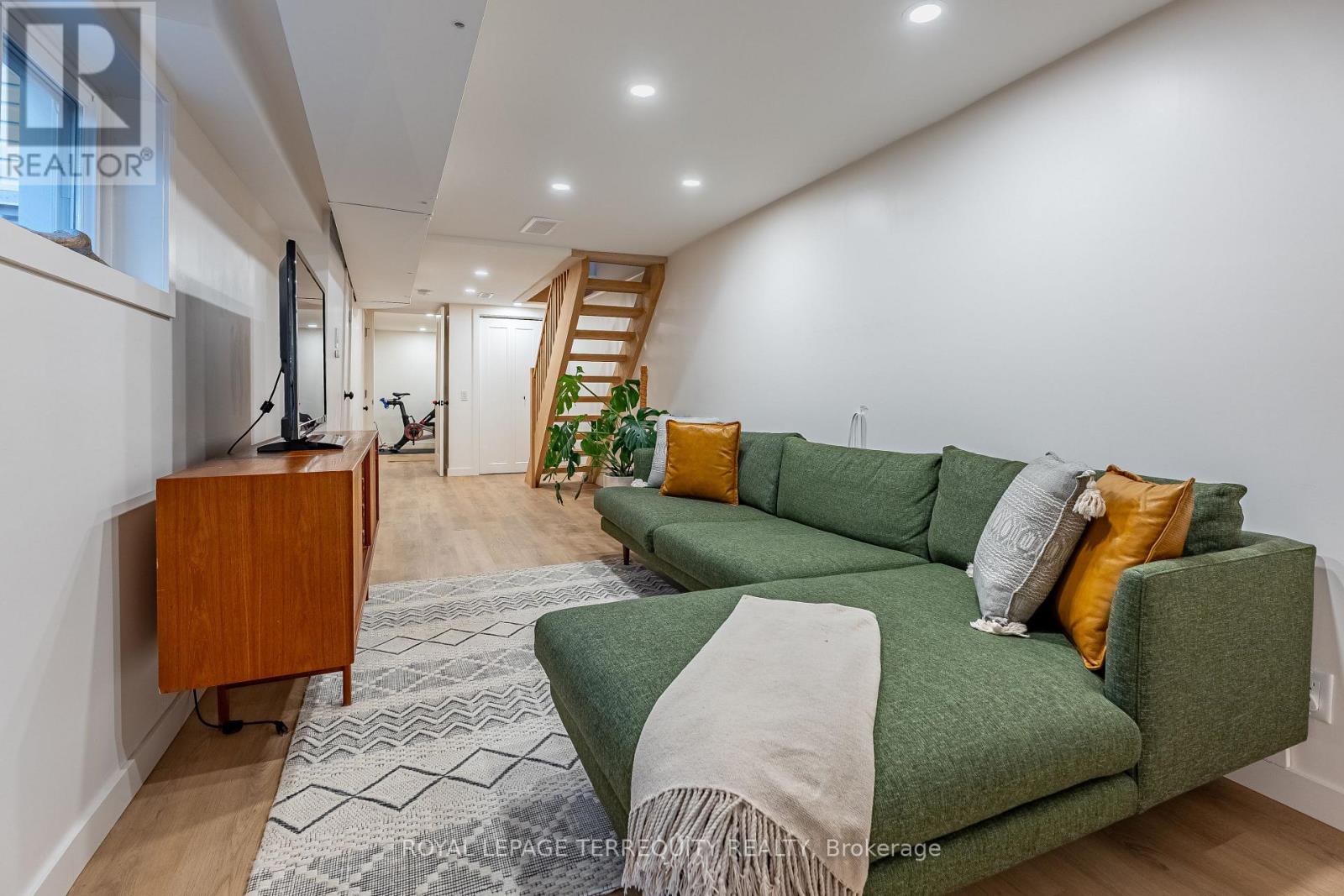 45 Dingwall Avenue Property Photo 25