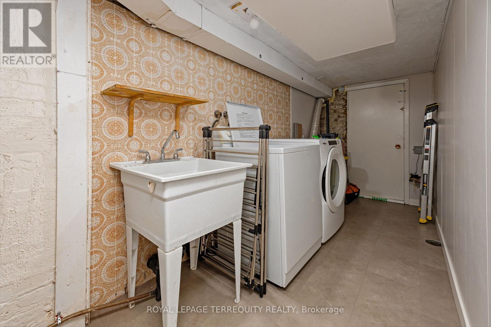 45 Dingwall Avenue Property Photo 28