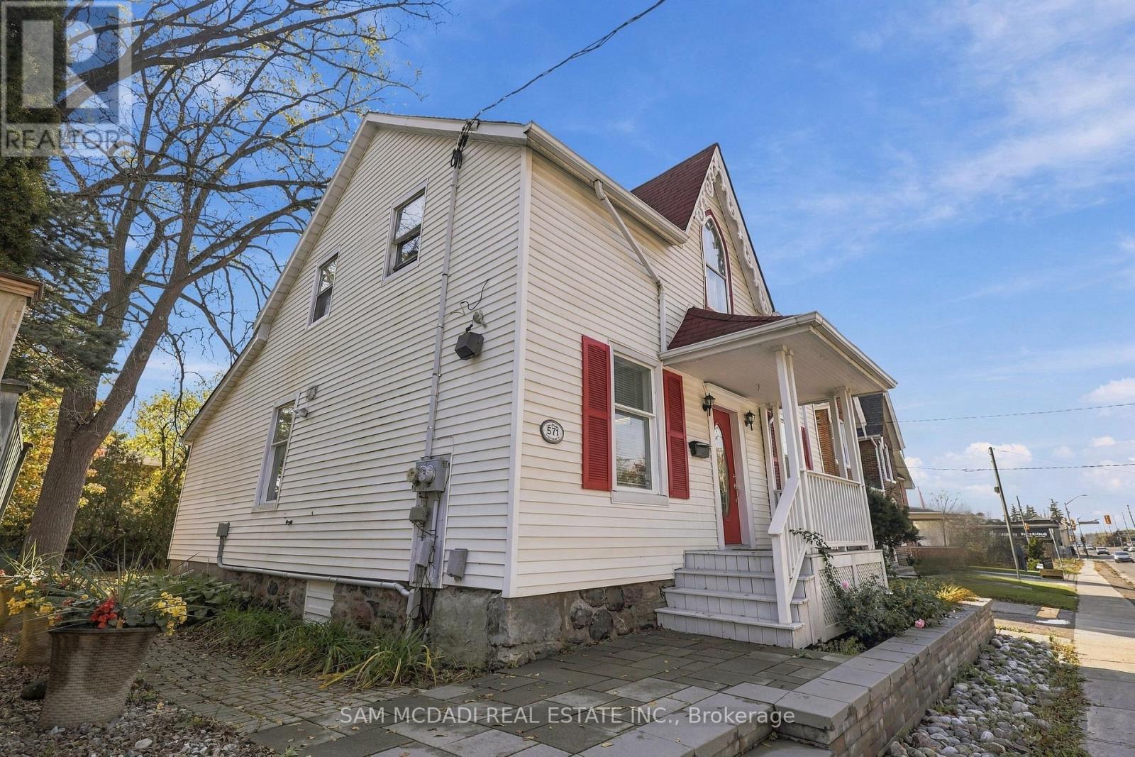 571 Kingston Road W Property Photo 2