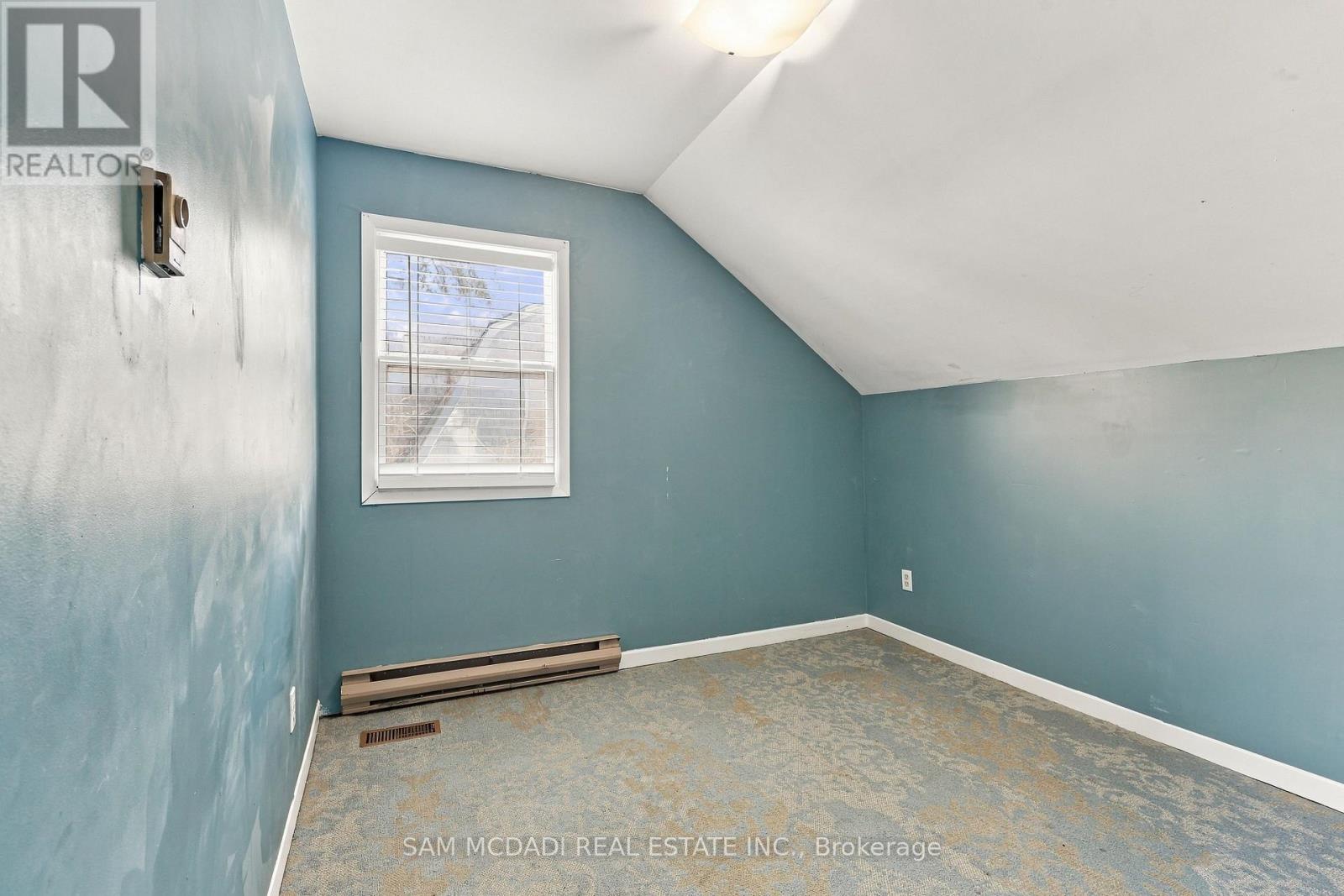 571 Kingston Road W Property Photo 10