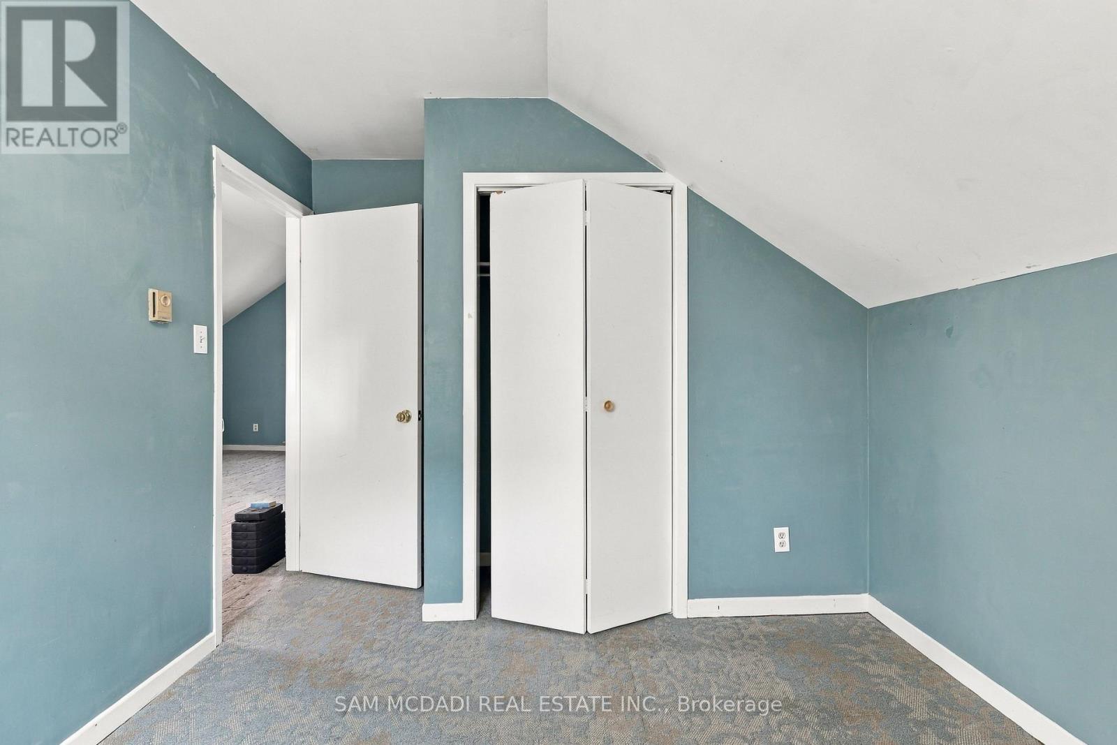 571 Kingston Road W Property Photo 11