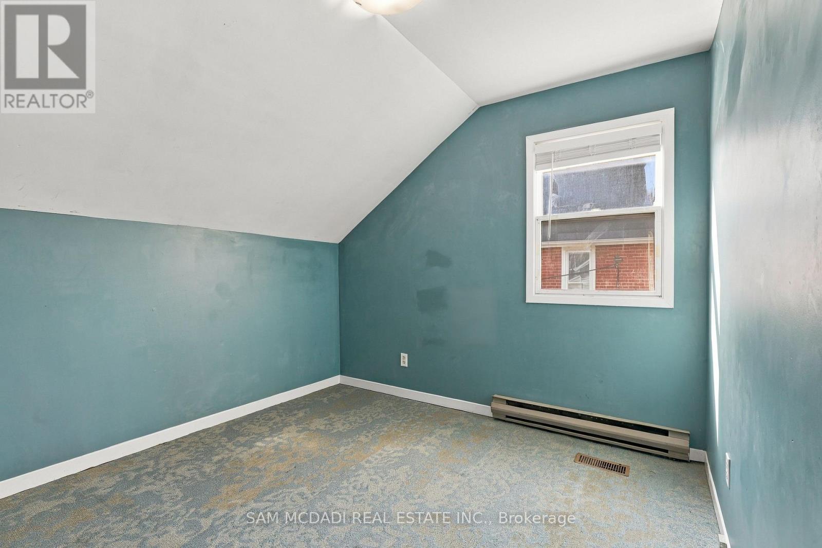 571 Kingston Road W Property Photo 12