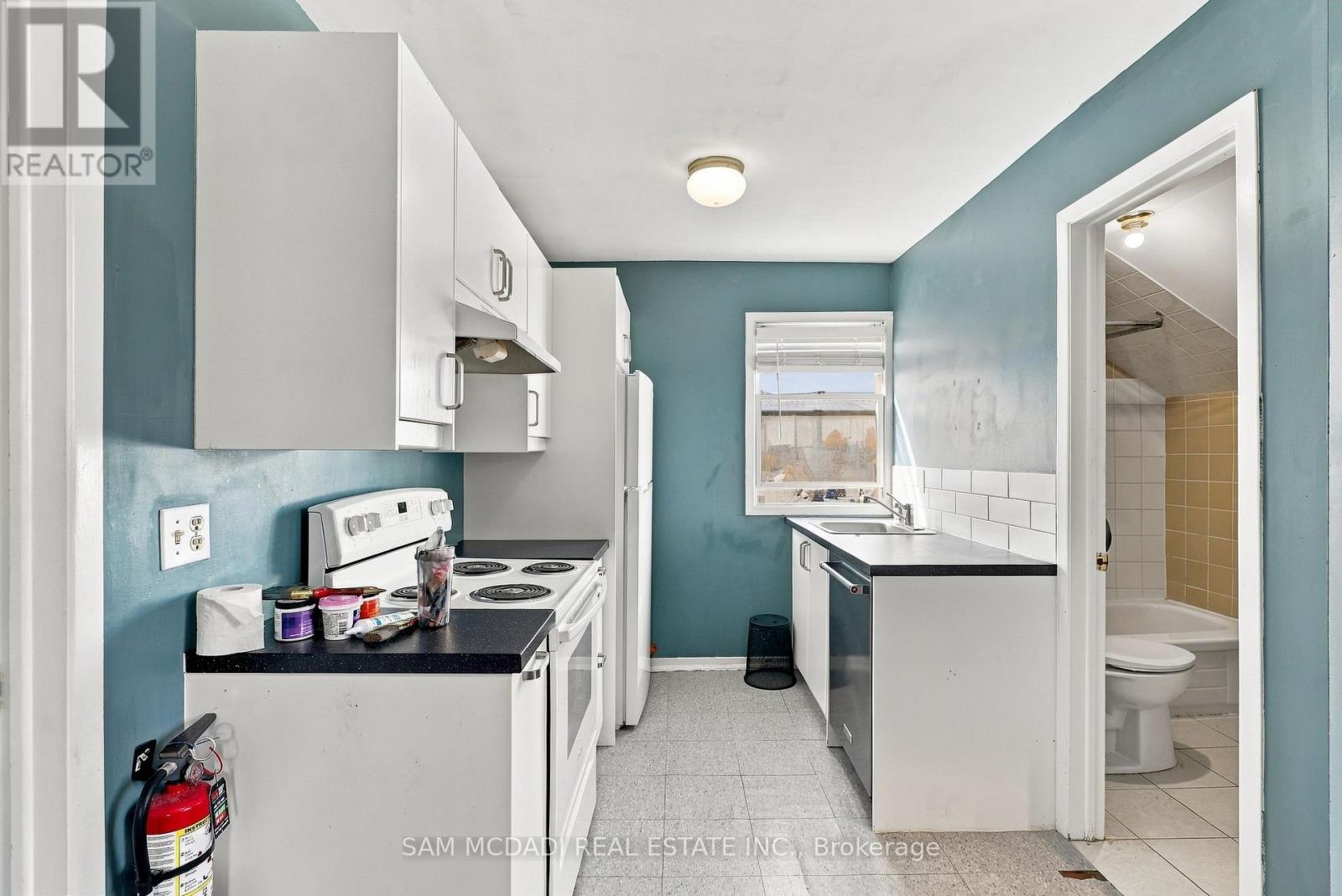 571 Kingston Road W Property Photo 15