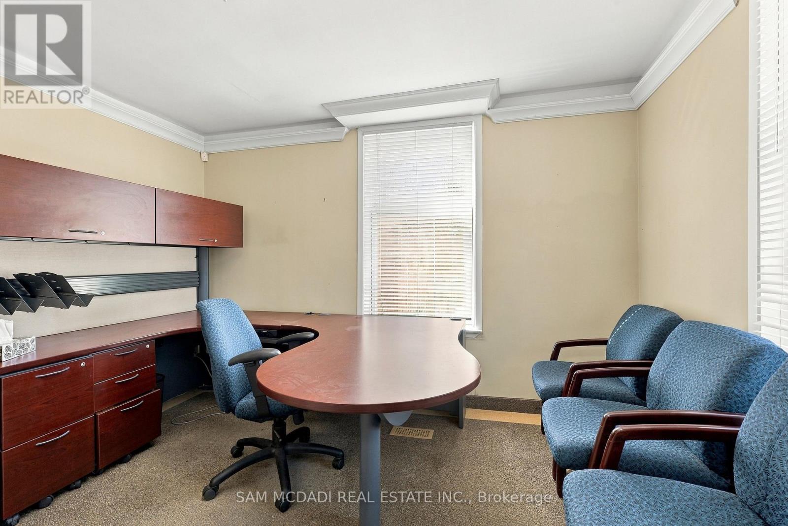 571 Kingston Road W Property Photo 16