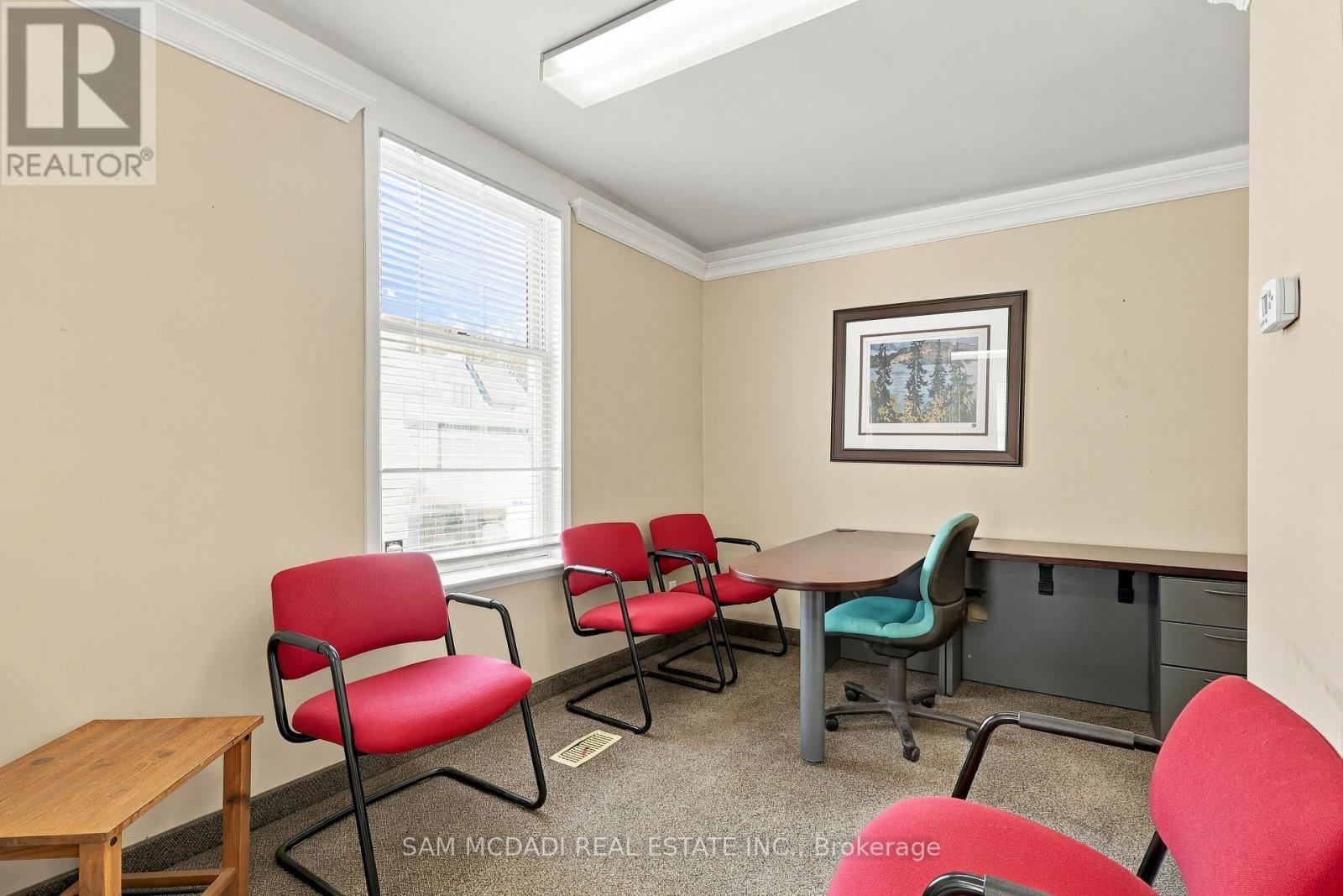 571 Kingston Road W Property Photo 19