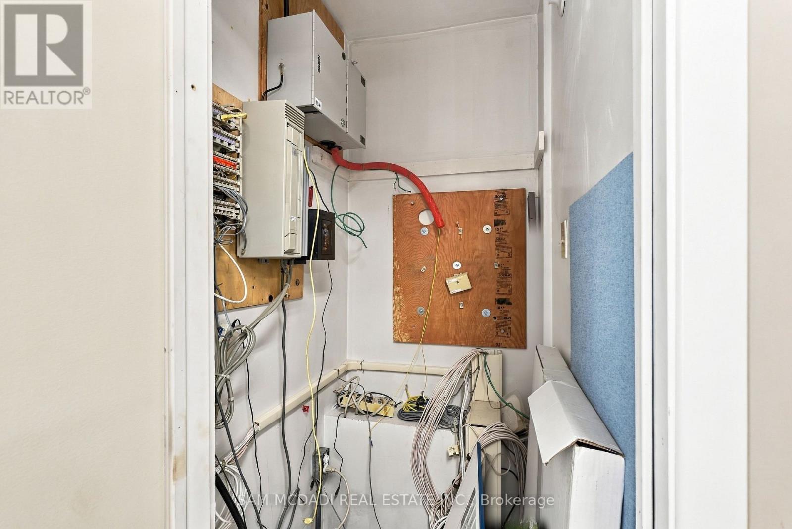 571 Kingston Road W Property Photo 24