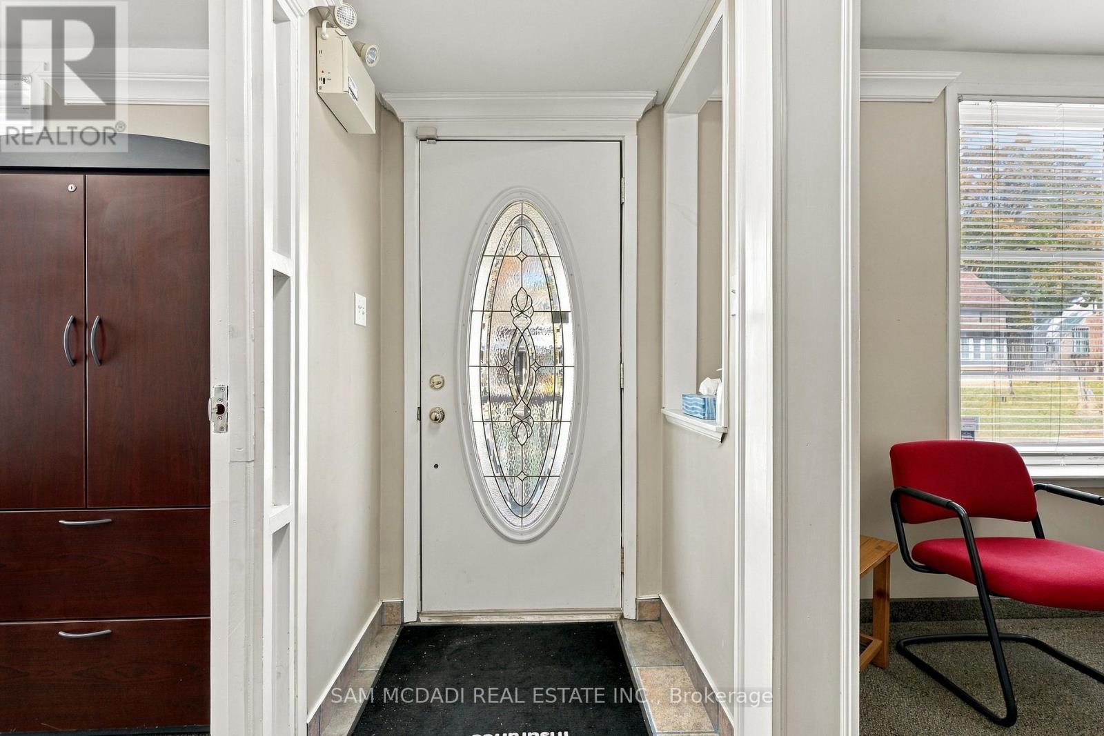 571 Kingston Road W Property Photo 25