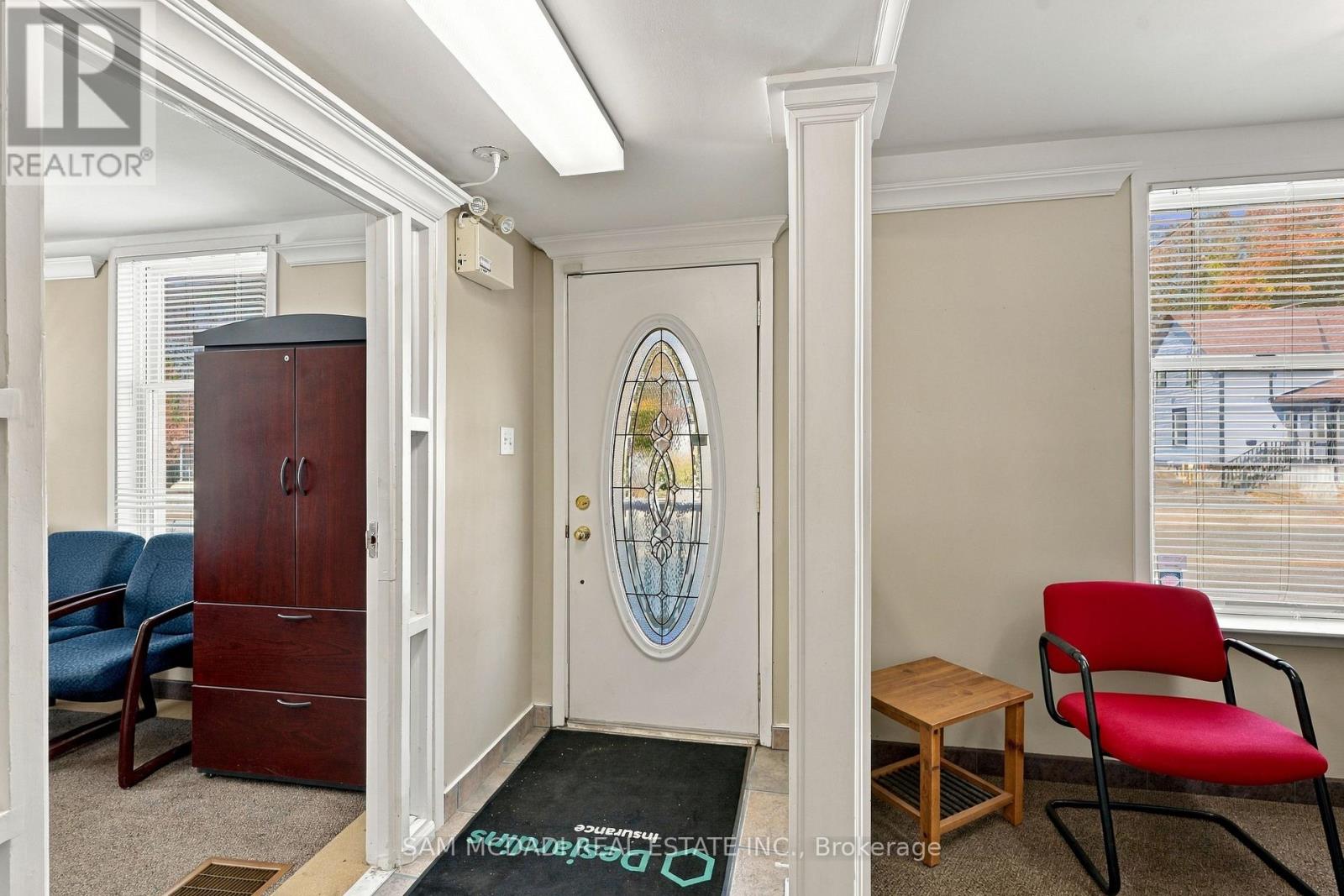 571 Kingston Road W Property Photo 26
