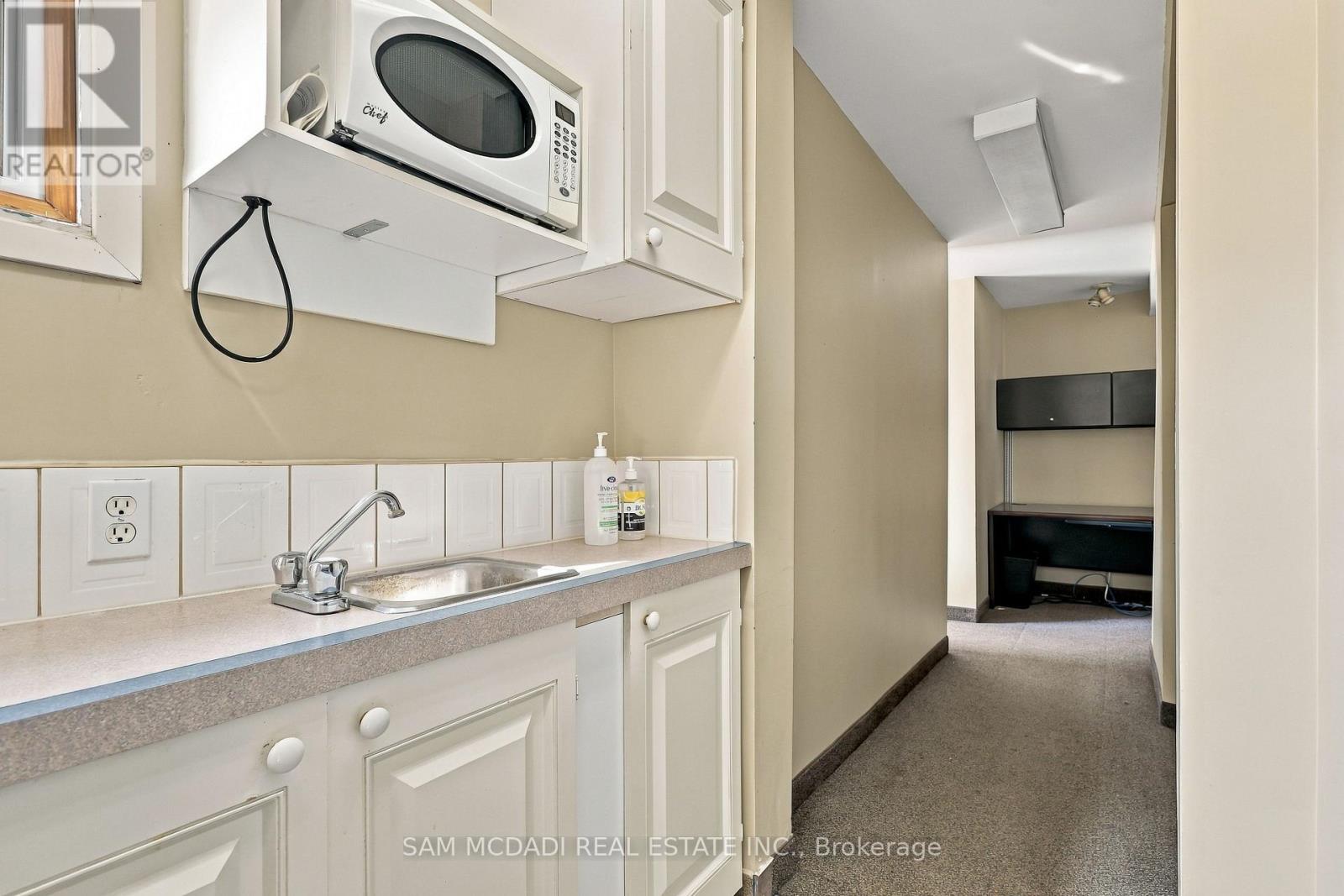 571 Kingston Road W Property Photo 28