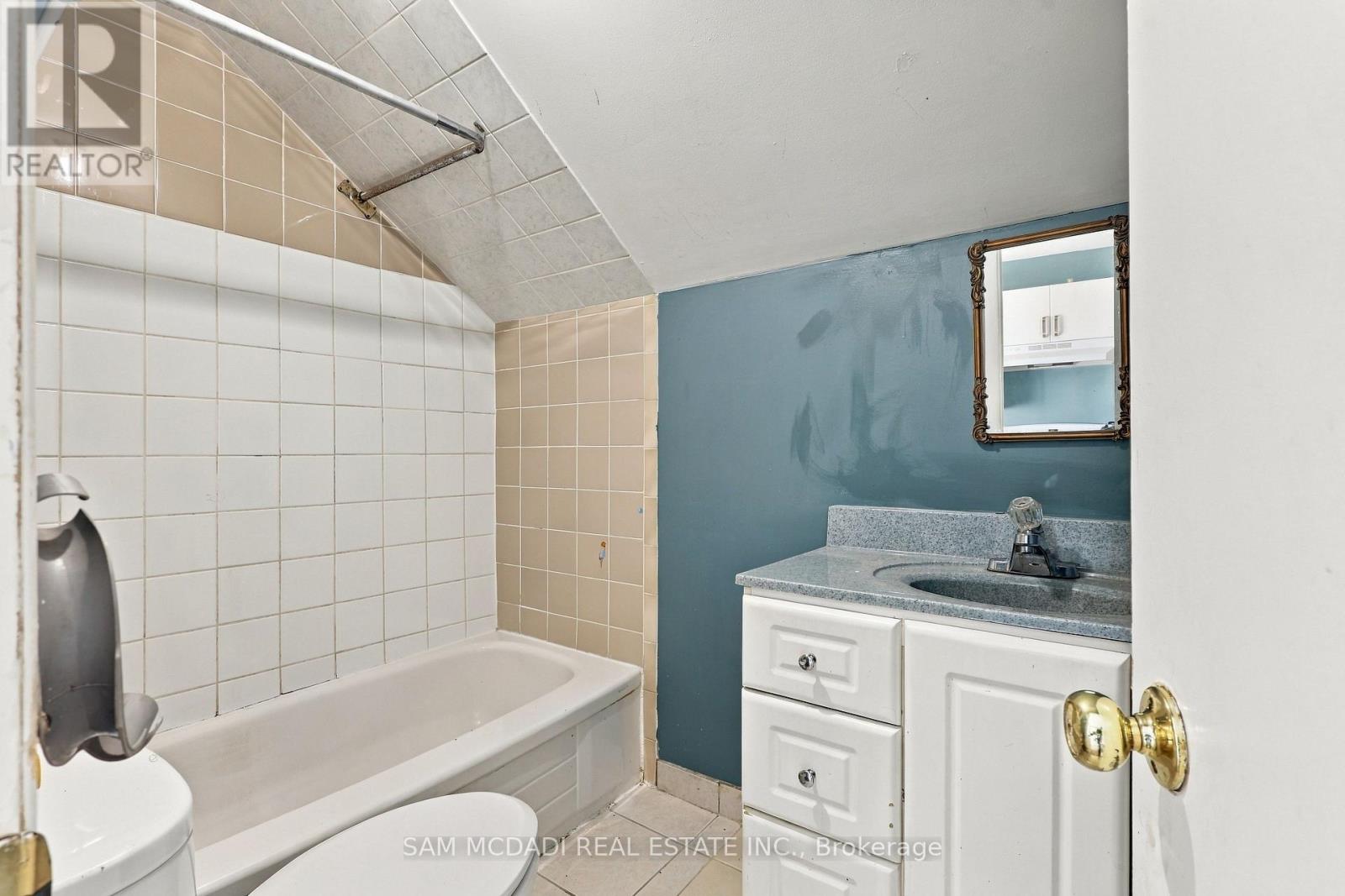 571 Kingston Road W Property Photo 35
