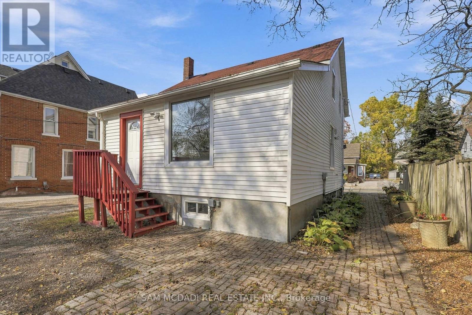 571 Kingston Road W Property Photo 37