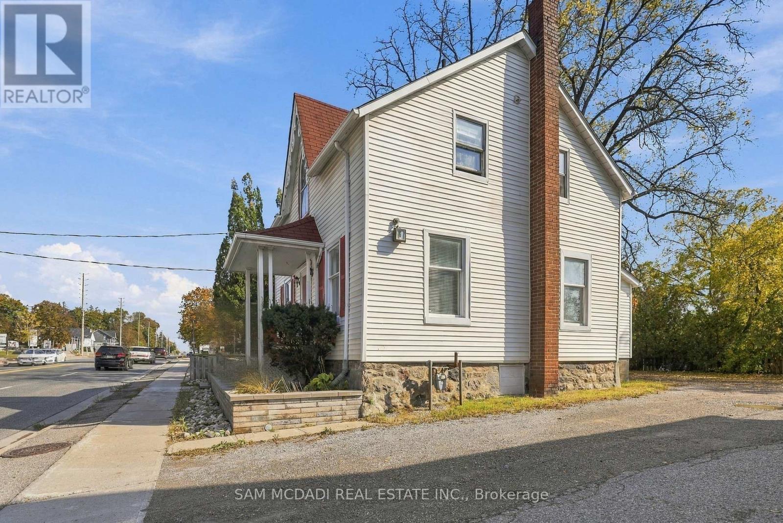 571 Kingston Road W Property Photo 38