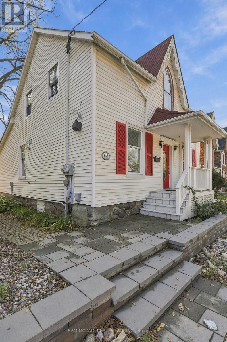 571 Kingston Road W Property Photo 39