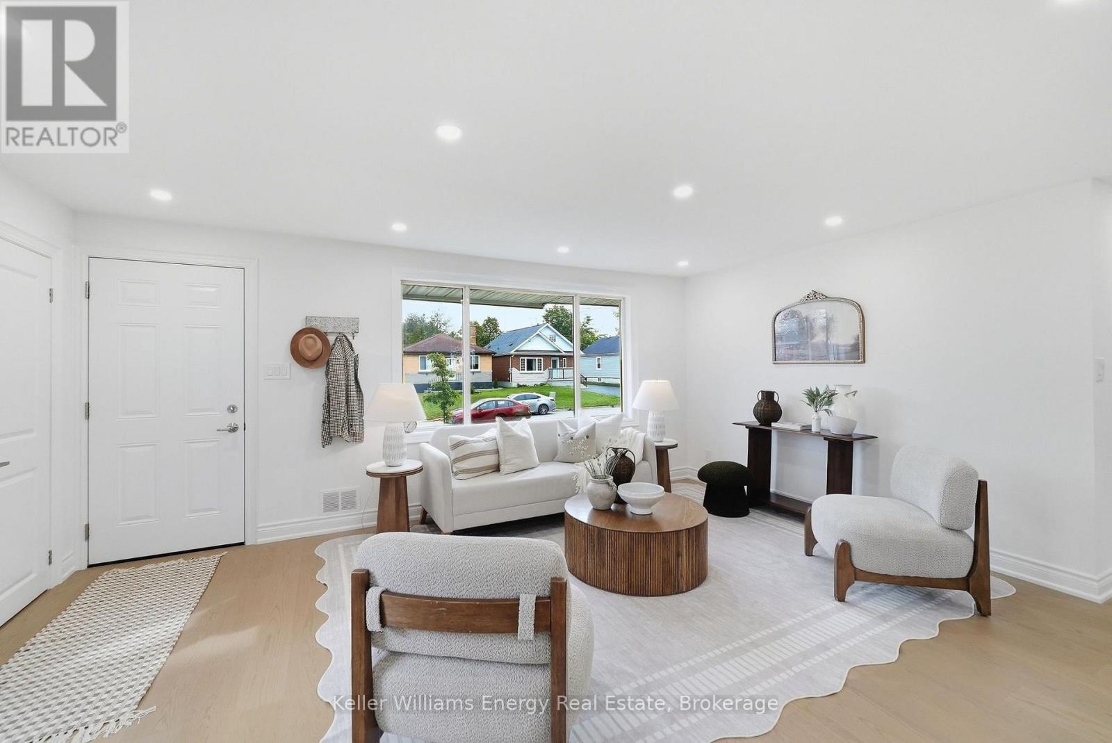 54 Eastlawn Street Property Photo 8