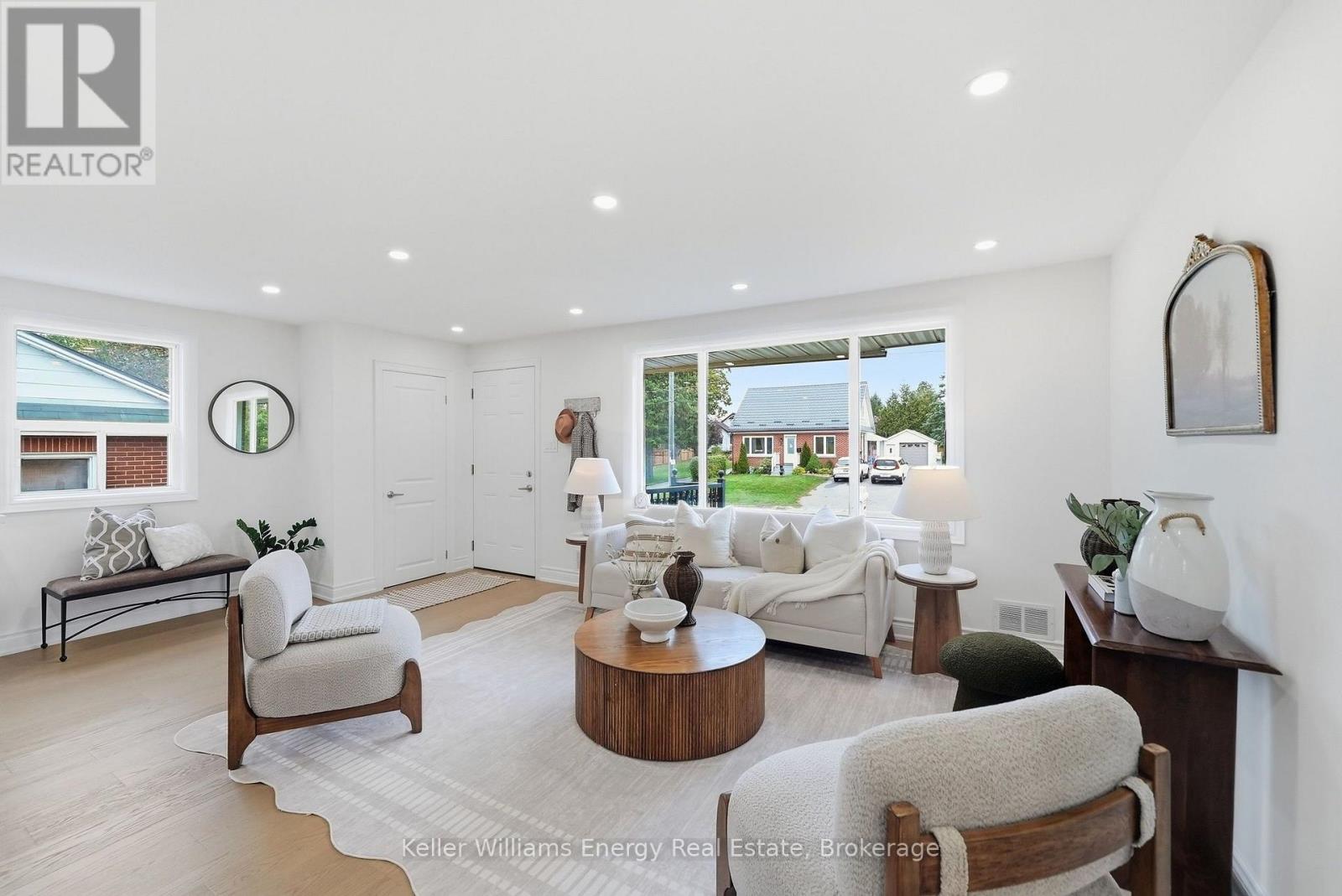 54 Eastlawn Street Property Photo 12