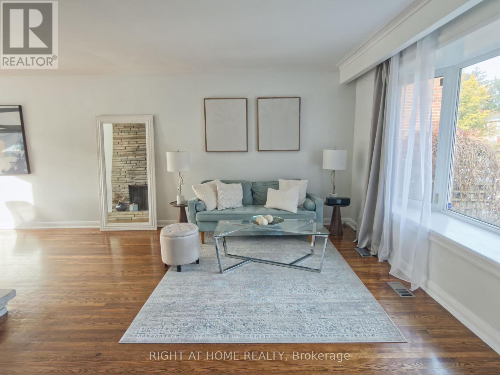 100 Perivale Crescent Property Photo 5