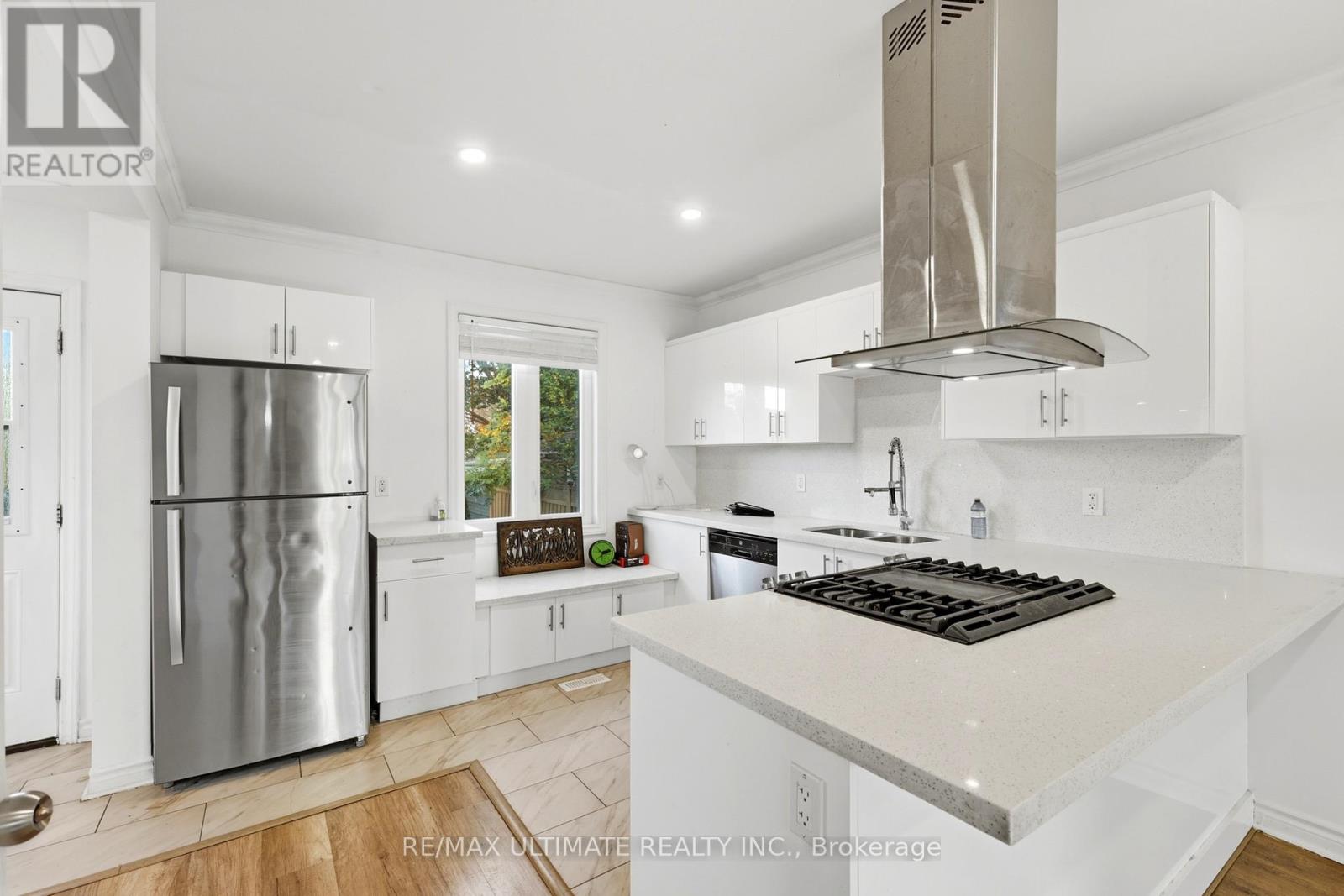 183 Ritson Road S Property Photo 1