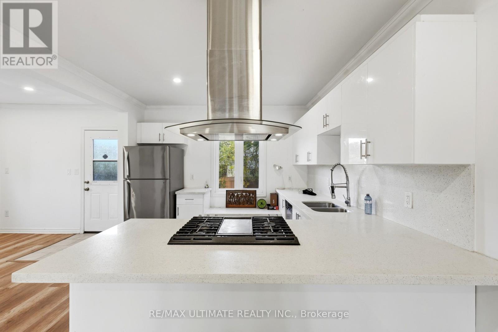 183 Ritson Road S Property Photo 2