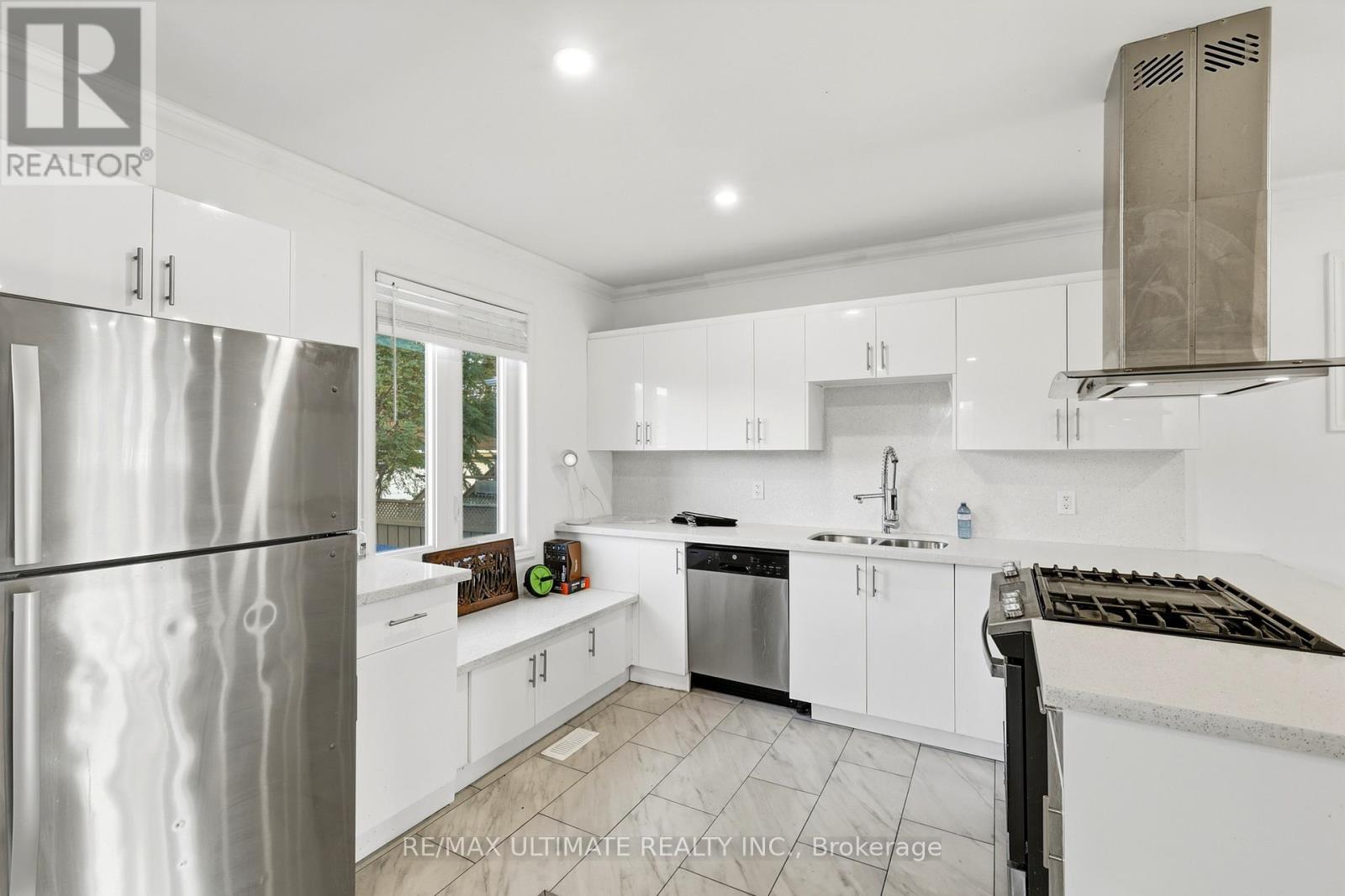 183 Ritson Road S Property Photo 3