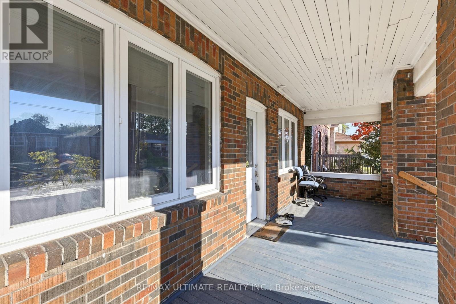 183 Ritson Road S Property Photo 5