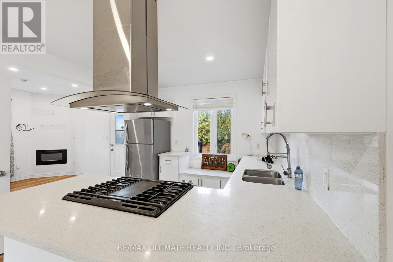 183 Ritson Road S Property Photo 7
