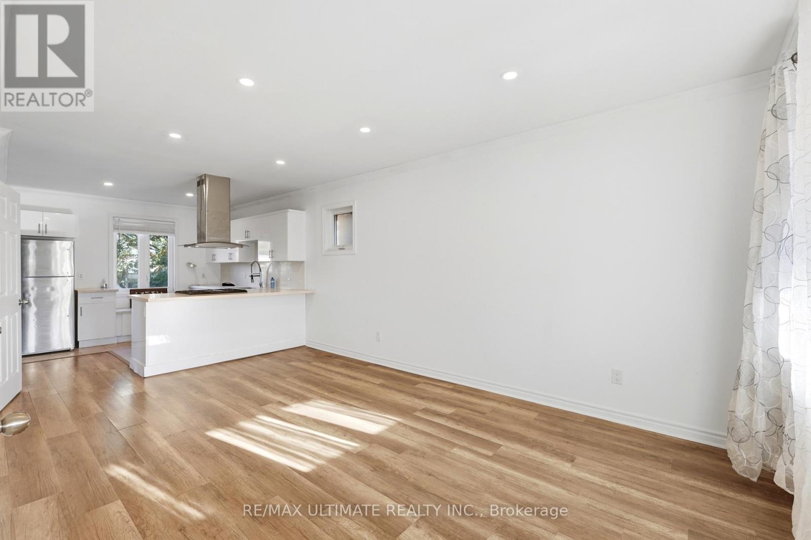 183 Ritson Road S Property Photo 8