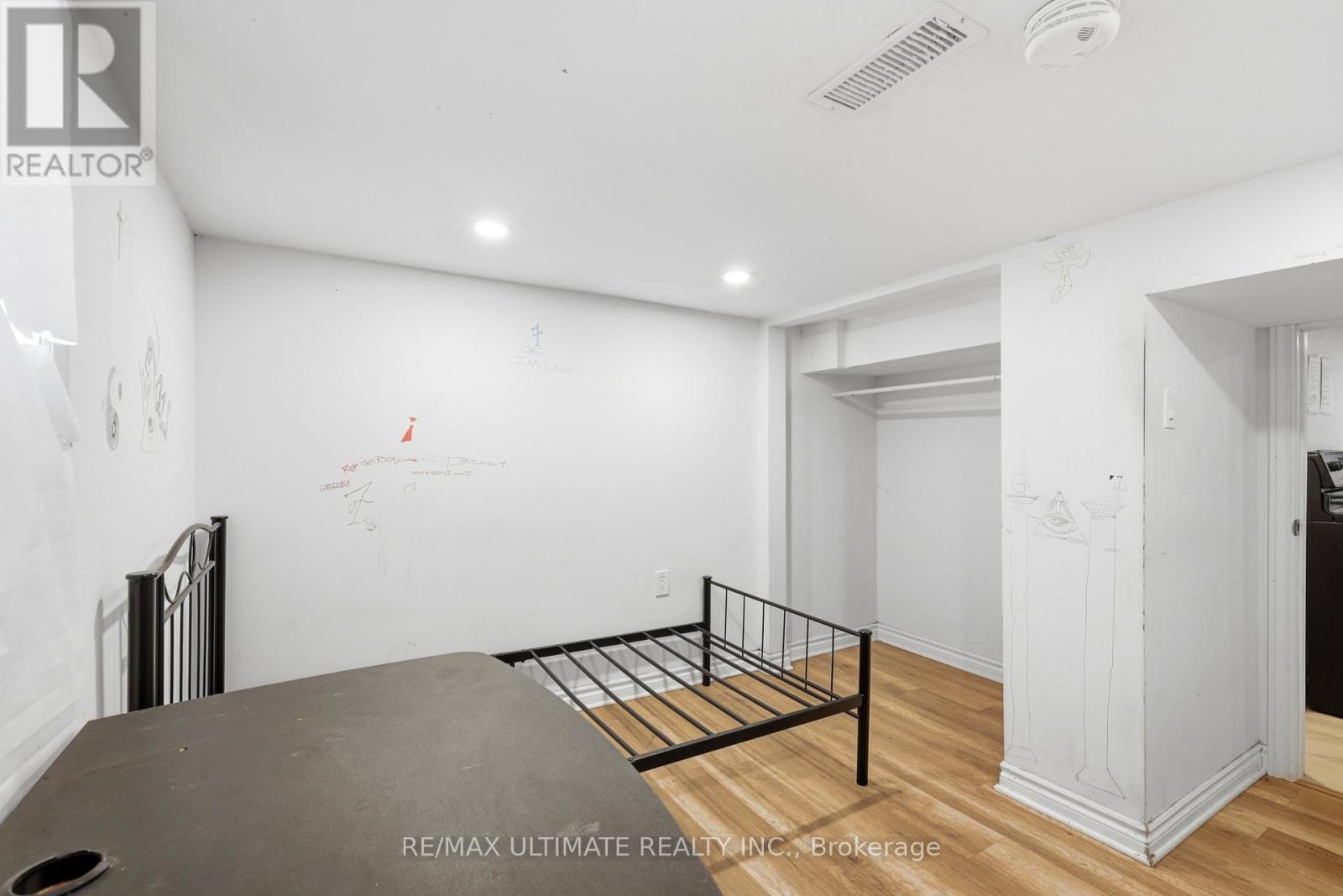 183 Ritson Road S Property Photo 15