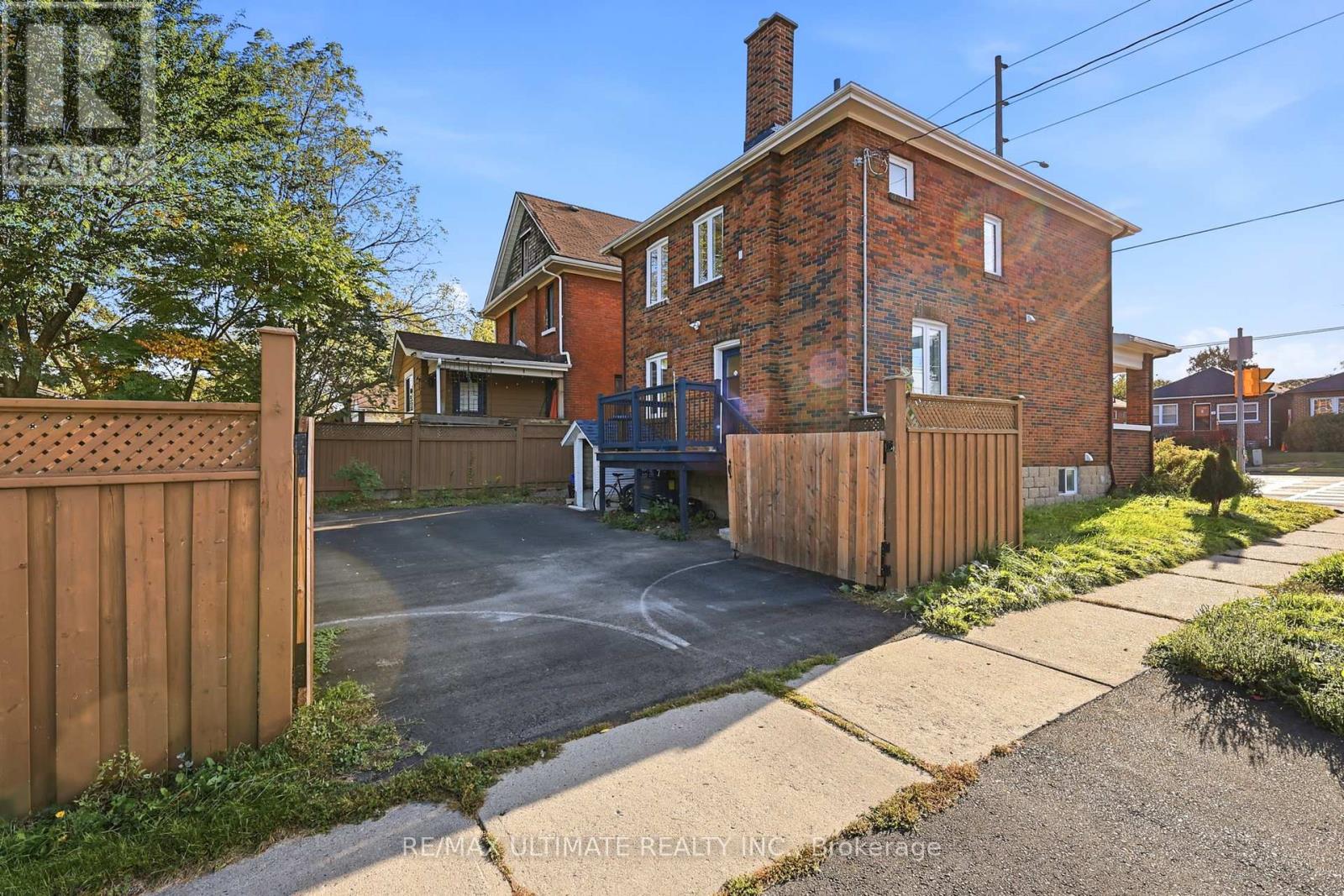 183 Ritson Road S Property Photo 37