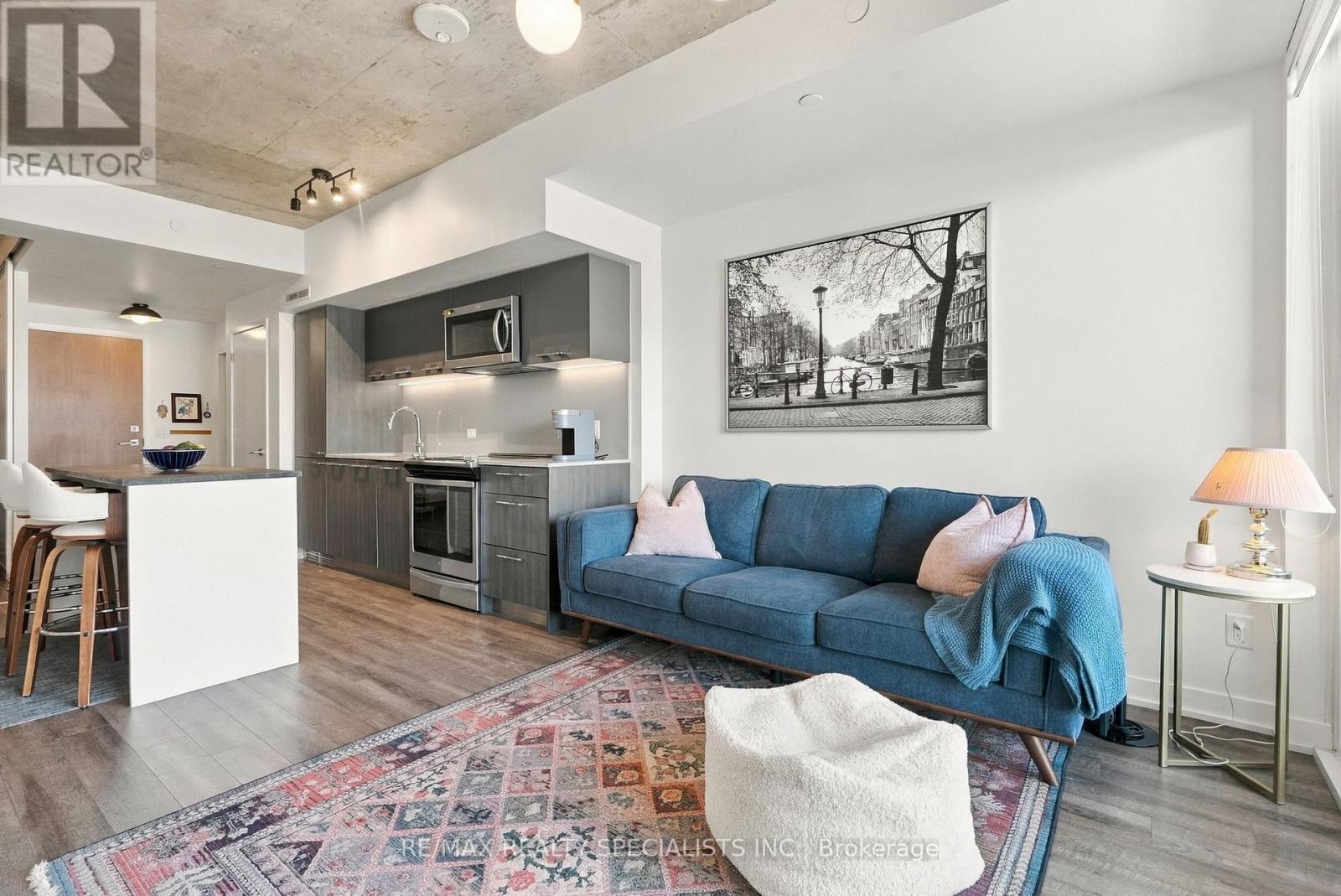 622 - 30 Baseball Place Property Photo 4