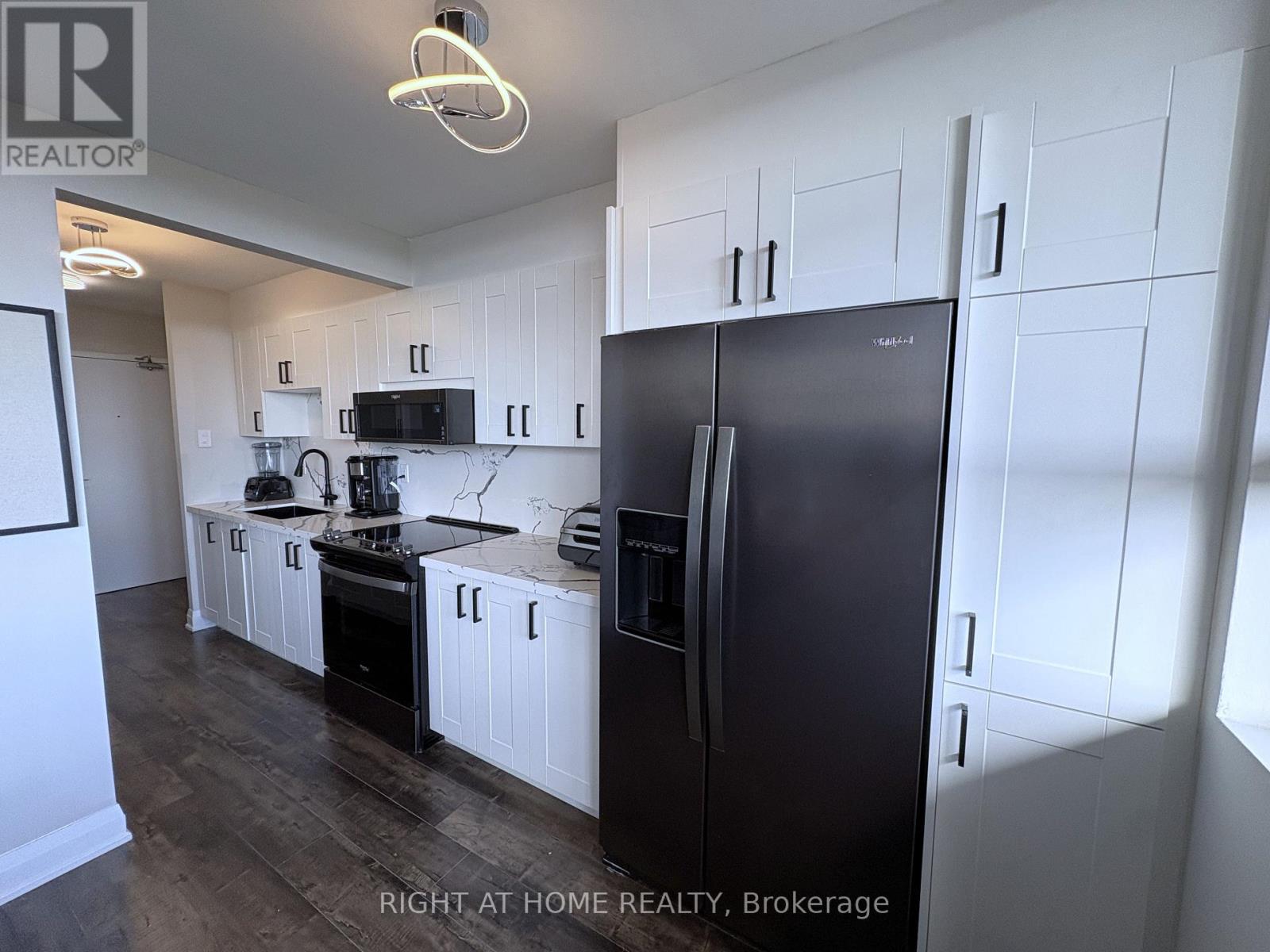 711 - 1950 Kennedy Road Property Photo 3