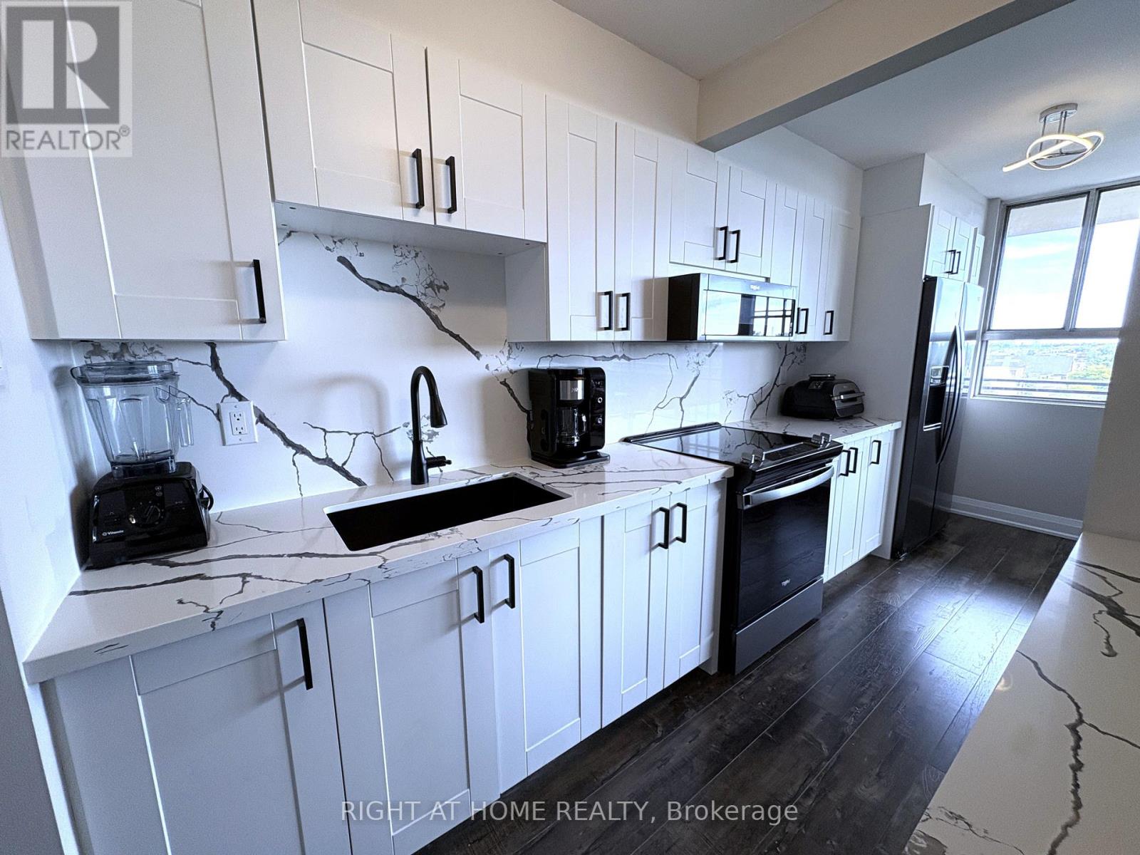 711 - 1950 Kennedy Road Property Photo 5